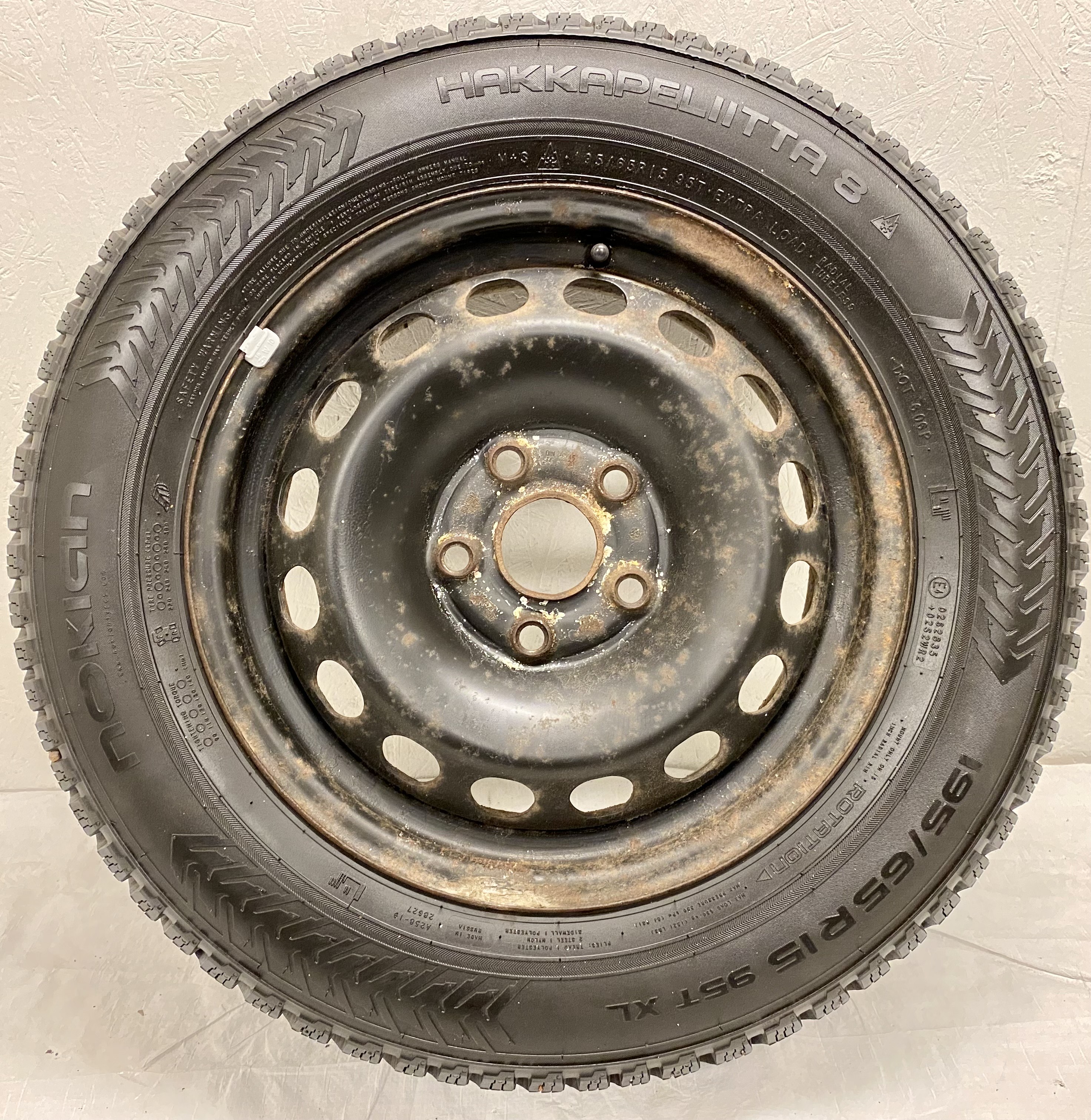 Kompletta Vinterhjul DUBB | 15" Volkswagen Plåt 5x112 6x15 ET47 57.1 + 195/65 R15 95T XL Nokian Hakkapeliitta 8 | V29-2018 | 8|8|8|8 mm - 6