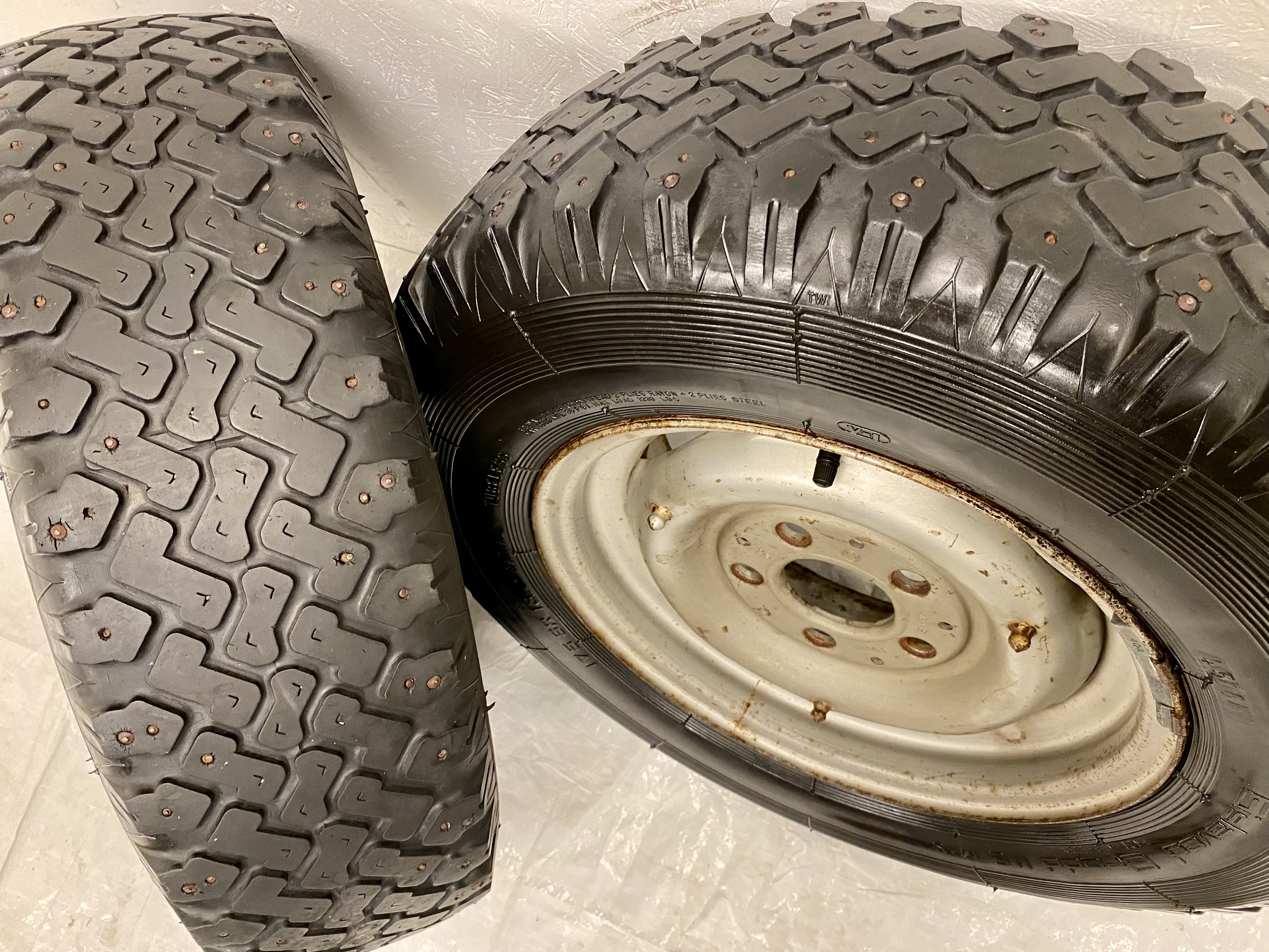 Kompletta Vinterhjul Dubb 2 st | SLÄP 5x112 5x13 ET?? 66.6 + 175 SR13 Gislaved Brodd 116 M+S | V45-2006 DÄCK BÖR BYTAS | 3.5|3.5 mm - 2