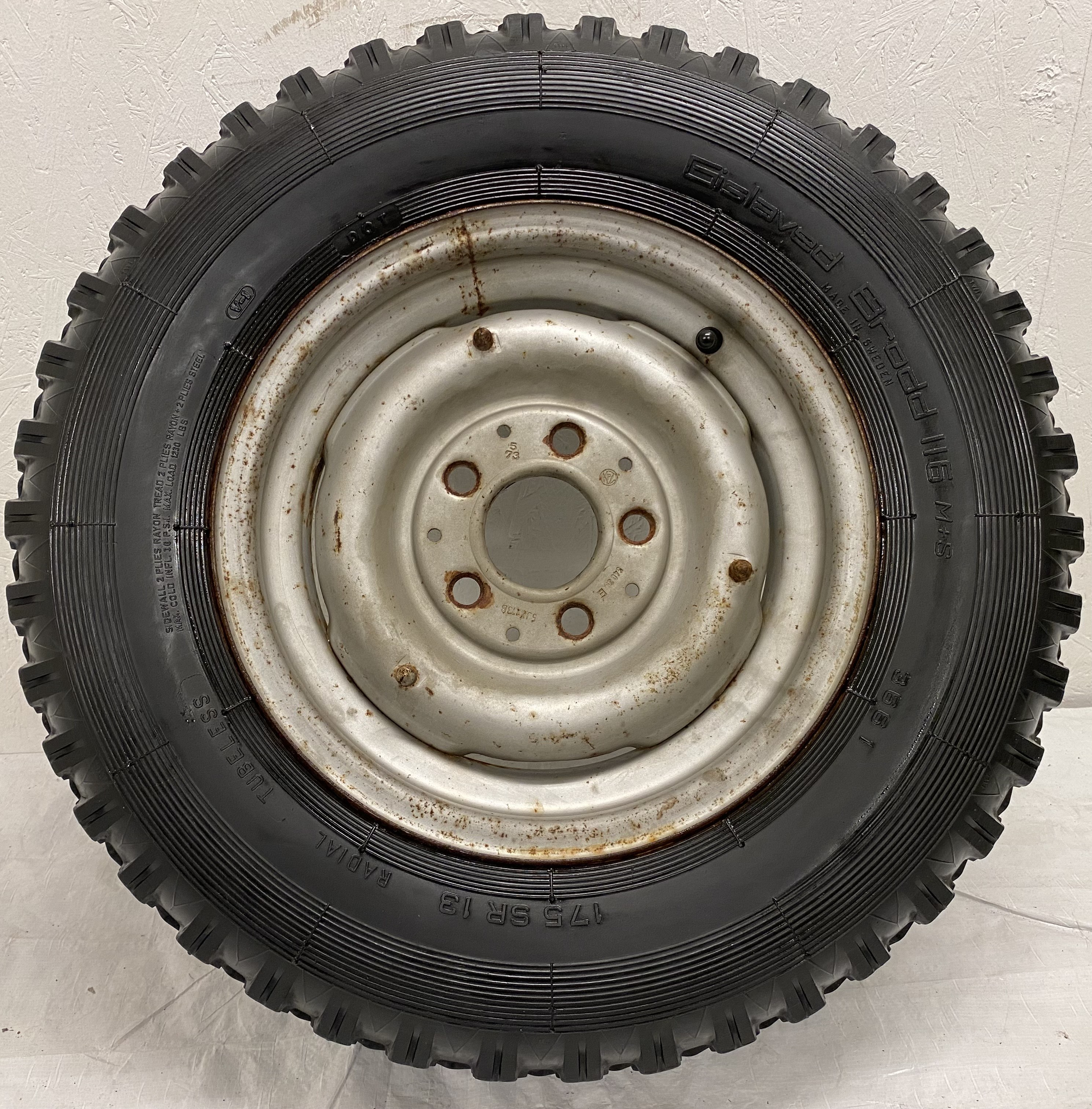 Kompletta Vinterhjul Dubb 2 st | SLÄP 5x112 5x13 ET?? 66.6 + 175 SR13 Gislaved Brodd 116 M+S | V45-2006 DÄCK BÖR BYTAS | 3.5|3.5 mm - 6