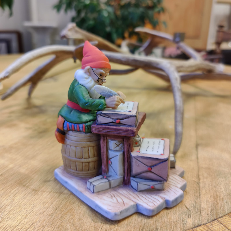 Jenny Nyström Tomte med paket - 2