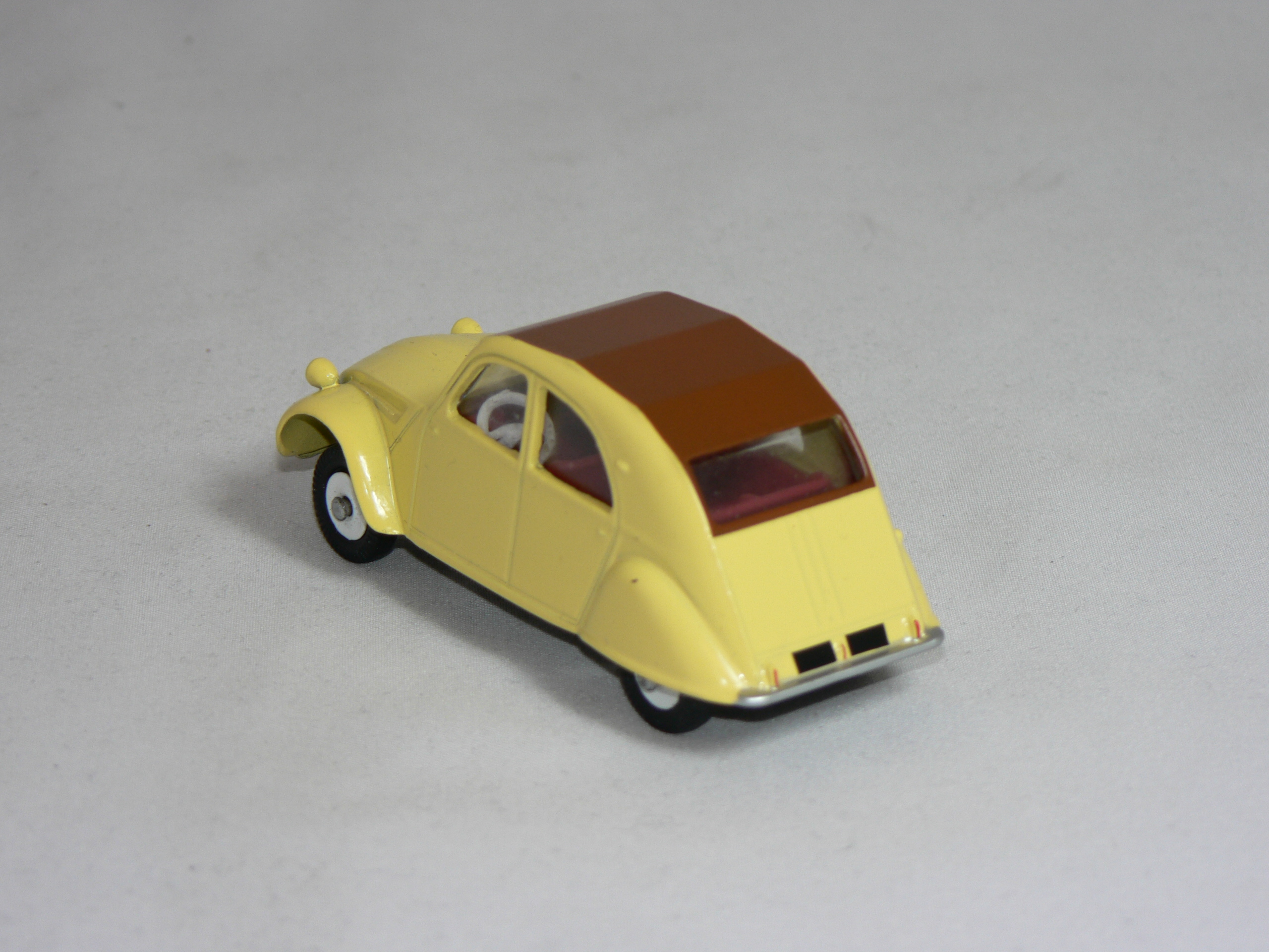 Citroen 2 CV  1961  1:43  Dinky Toys - 2