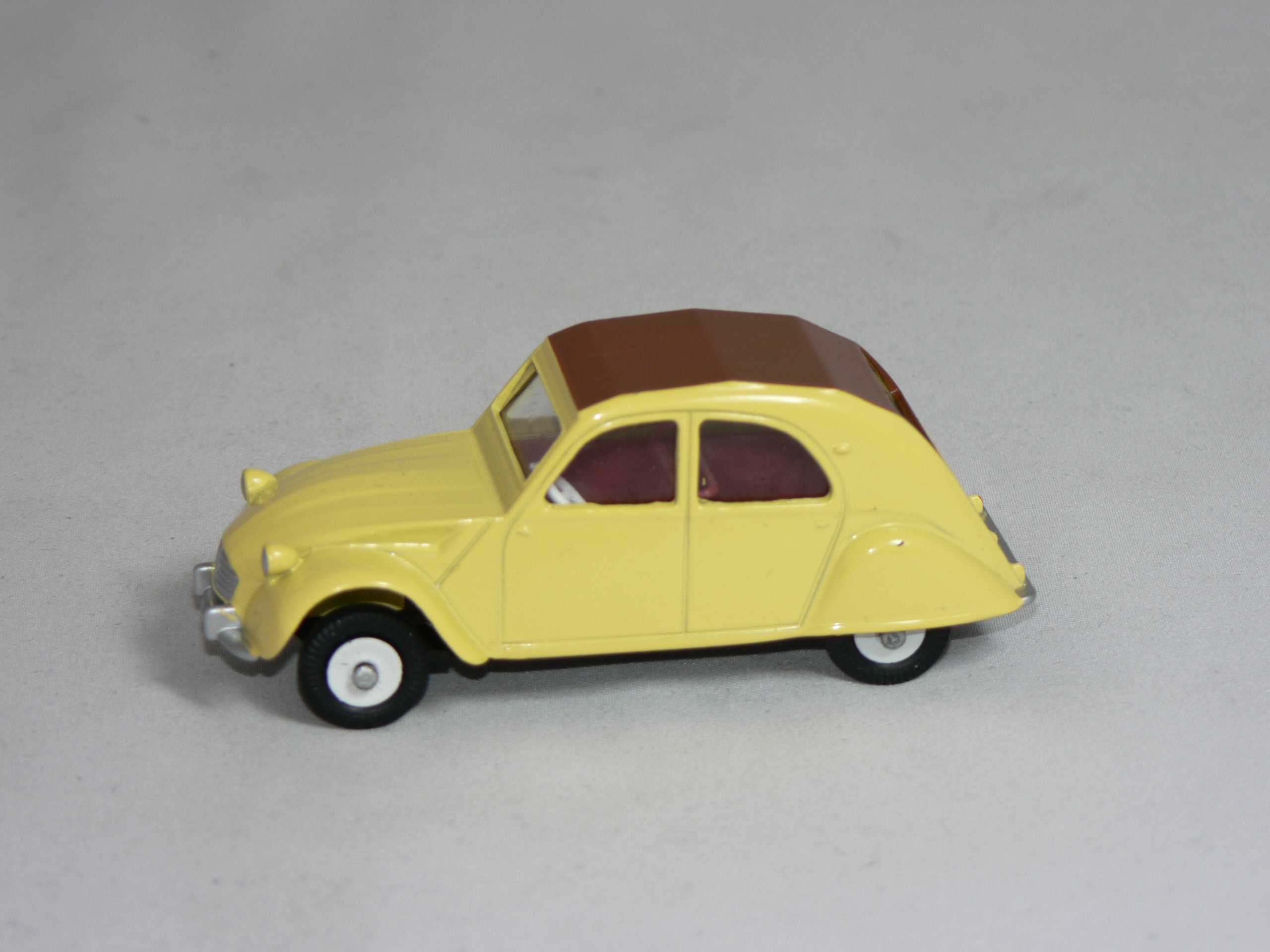 Citroen 2 CV  1961  1:43  Dinky Toys - 3