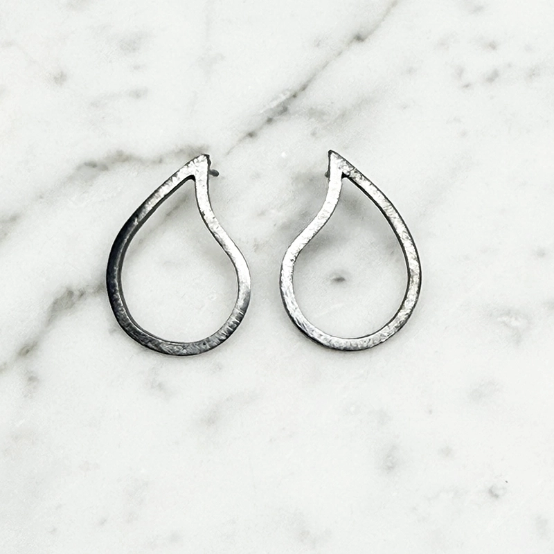 Silverörhängen TEAR DROP - oxiderat silver S/M/L - 3