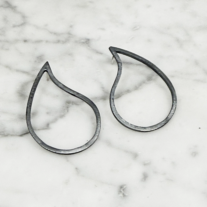 Silverörhängen TEAR DROP - oxiderat silver S/M/L - 6