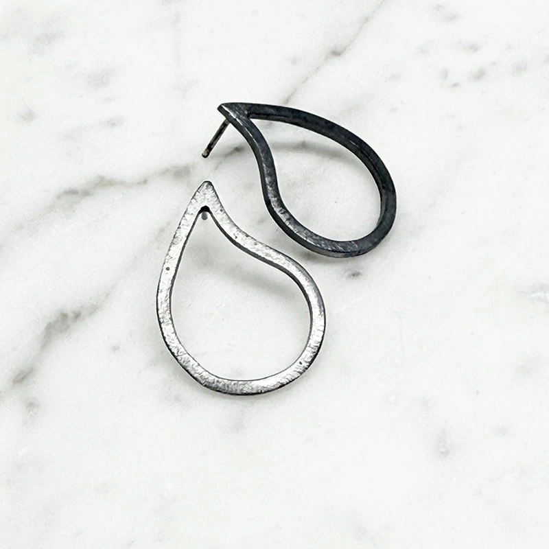 Silverörhängen TEAR DROP - oxiderat silver S/M/L - 4