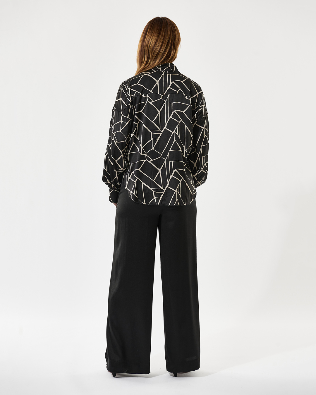 Sidenblus Elka mönstrad svart/offwhite - 4