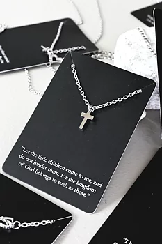 Halsband i barnstorlek: kors