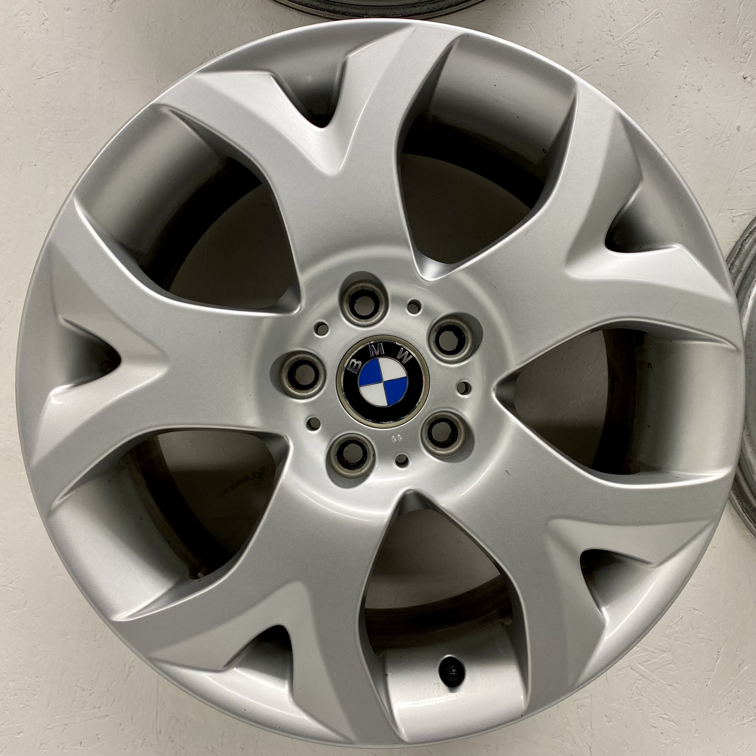 BEGAGNAT | 4 st | 18" BMW X3 E83 Y Spoke ALUFÄLGAR | 2 st 5x120 8x18 ET46 72.6 + 2 st 5x120 9x18 ET51 72.6 - 4