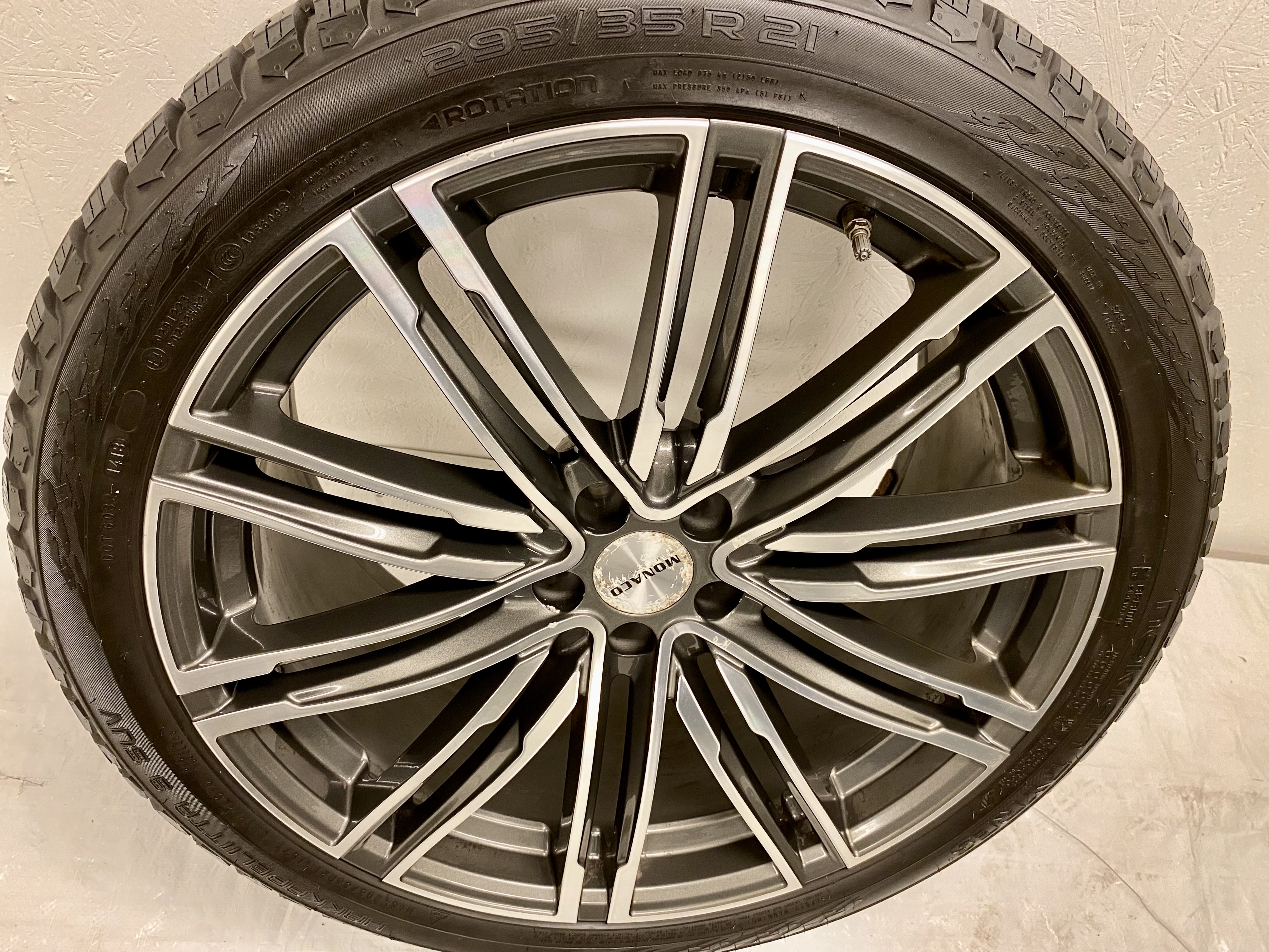 Kompletta Vinterhjul DUBB | 21" Monaco GP2 Porsche Macan S | 2 st 5x112 9.5x21 ET20 66.6 med 265/40 R21 105T XL Nokian Hakkapeliitta 9 SUV | V14-2018 |8|8 mm + 2 st 5x112 10.5x21 ET15 66.6 med 295/35 R21 107T XL Nokian Hakkapeliitta 9 SUV | V14-2018 |8|8 mm - 11
