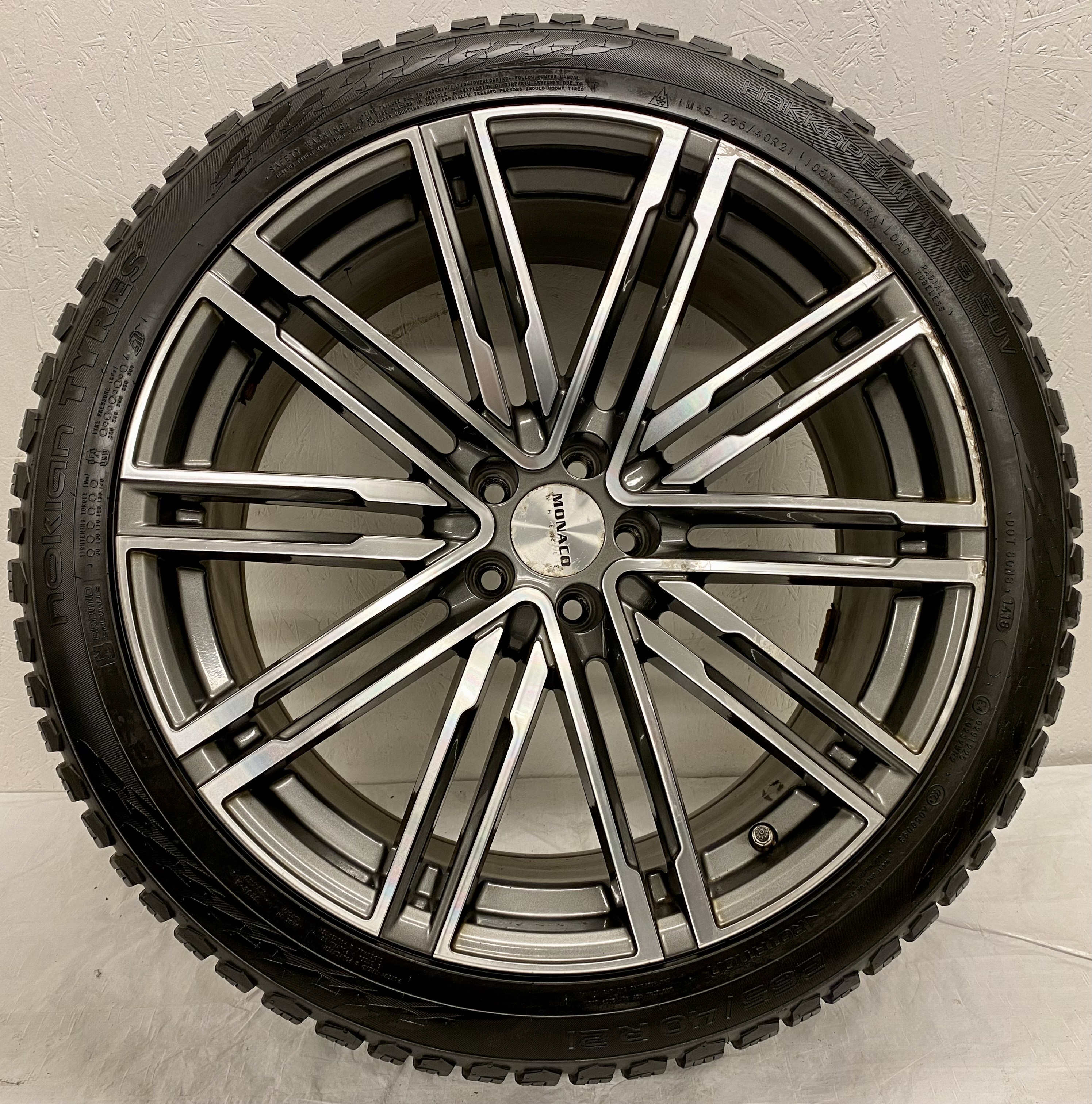 Kompletta Vinterhjul DUBB | 21" Monaco GP2 Porsche Macan S | 2 st 5x112 9.5x21 ET20 66.6 med 265/40 R21 105T XL Nokian Hakkapeliitta 9 SUV | V14-2018 |8|8 mm + 2 st 5x112 10.5x21 ET15 66.6 med 295/35 R21 107T XL Nokian Hakkapeliitta 9 SUV | V14-2018 |8|8 mm - 4