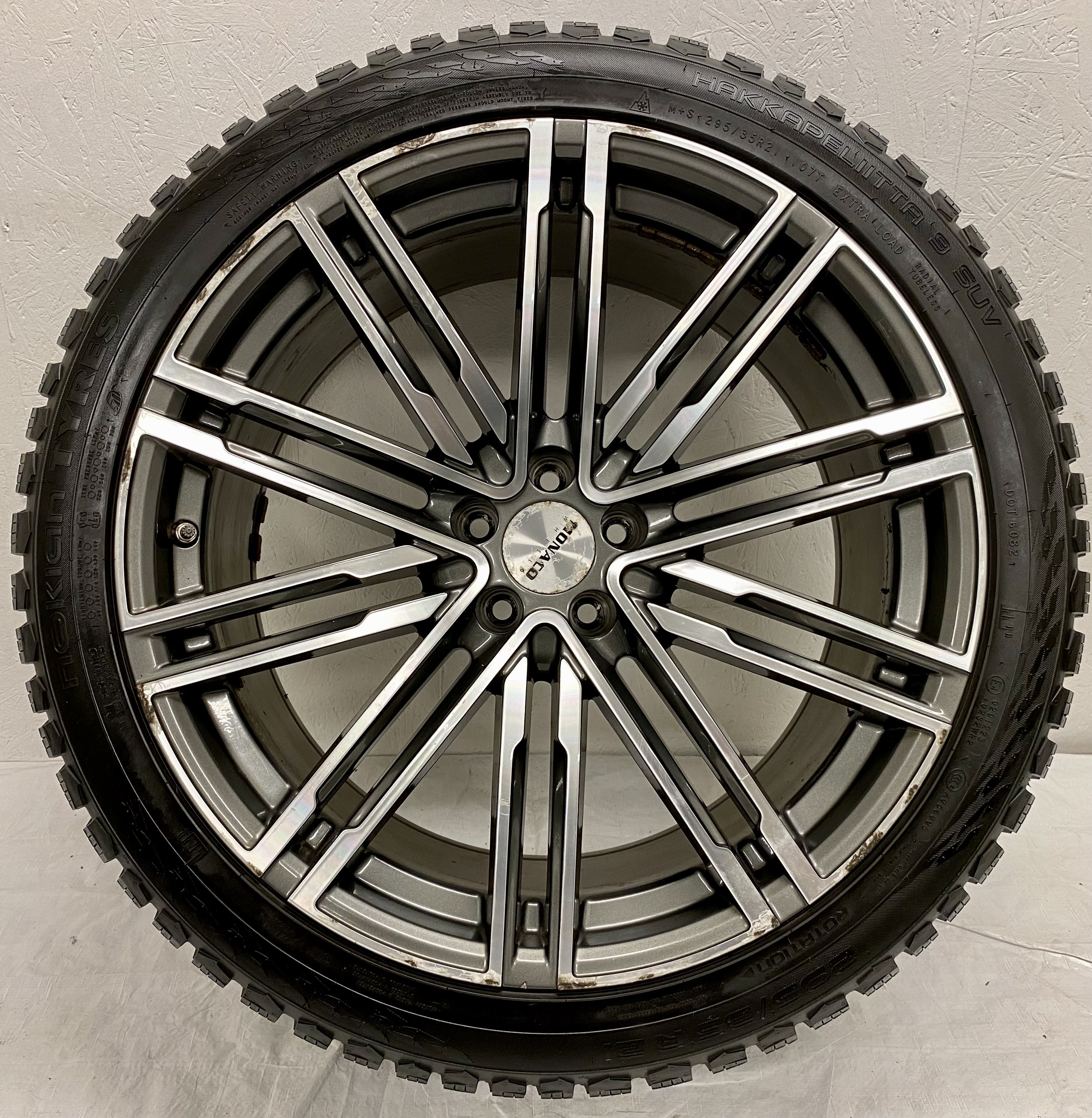 Kompletta Vinterhjul DUBB | 21" Monaco GP2 Porsche Macan S | 2 st 5x112 9.5x21 ET20 66.6 med 265/40 R21 105T XL Nokian Hakkapeliitta 9 SUV | V14-2018 |8|8 mm + 2 st 5x112 10.5x21 ET15 66.6 med 295/35 R21 107T XL Nokian Hakkapeliitta 9 SUV | V14-2018 |8|8 mm - 8