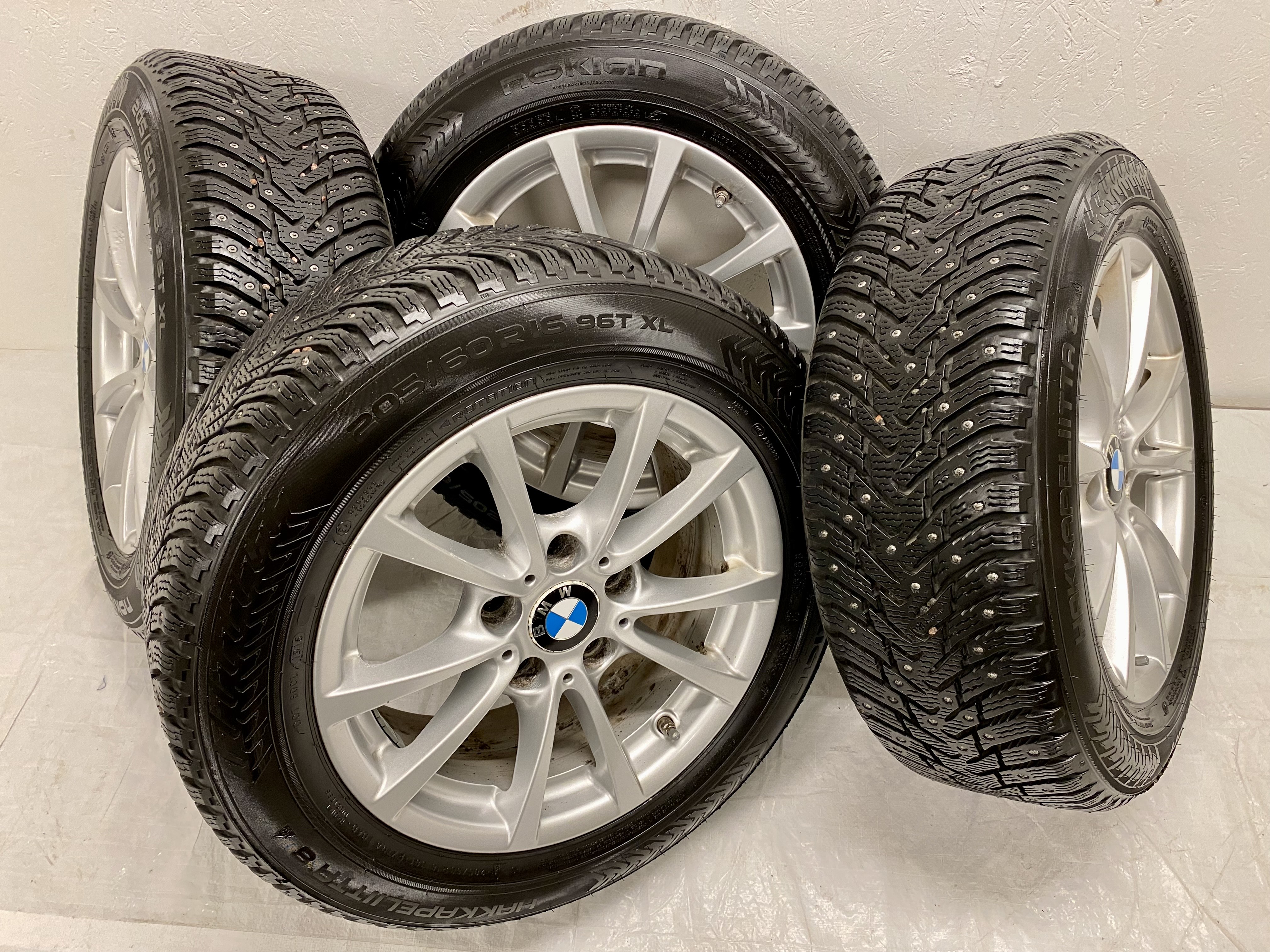 Kompletta Vinterhjul DUBB | 16" BMW F30/F31 6796236 TPMS 5x120 7x16 ET31 72.6 + 205/60 R16 96T XL Nokian Hakkapeliitta 8 | V19-2016 | 8|8|8|8 mm