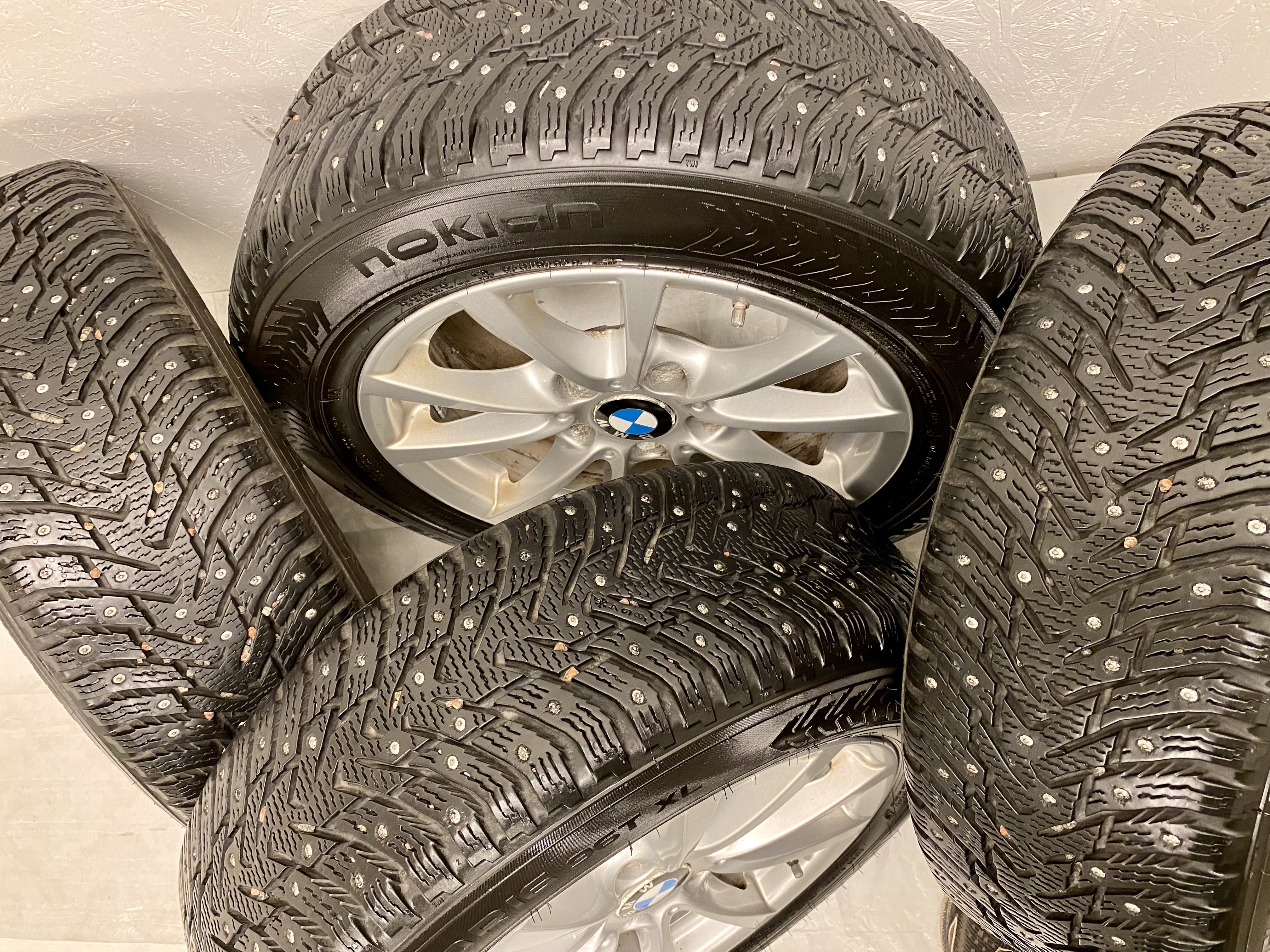 Kompletta Vinterhjul DUBB | 16" BMW F30/F31 6796236 TPMS 5x120 7x16 ET31 72.6 + 205/60 R16 96T XL Nokian Hakkapeliitta 8 | V19-2016 | 8|8|8|8 mm - 2