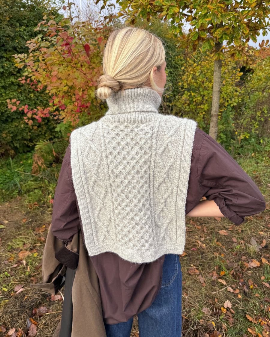 PetiteKnit Dagmar Neck (25 m struktur st 3,5) - 3