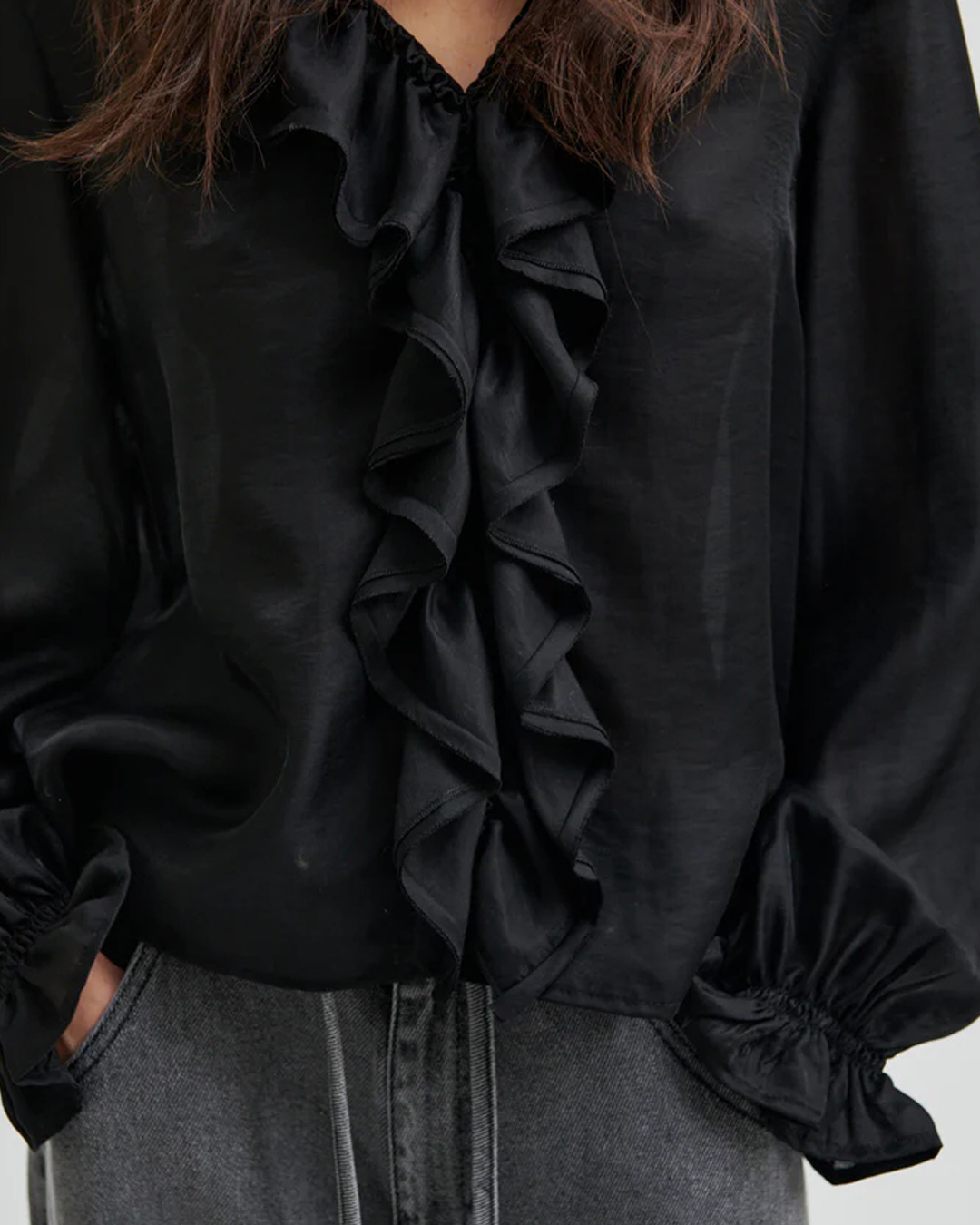 Blus Saggie volang fram svart - 3
