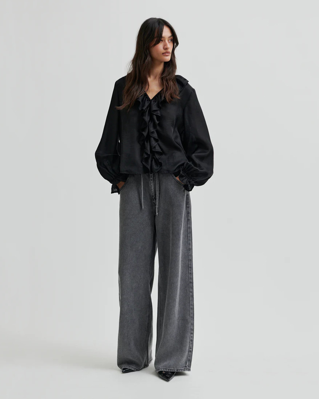 Blus Saggie volang fram svart - 4