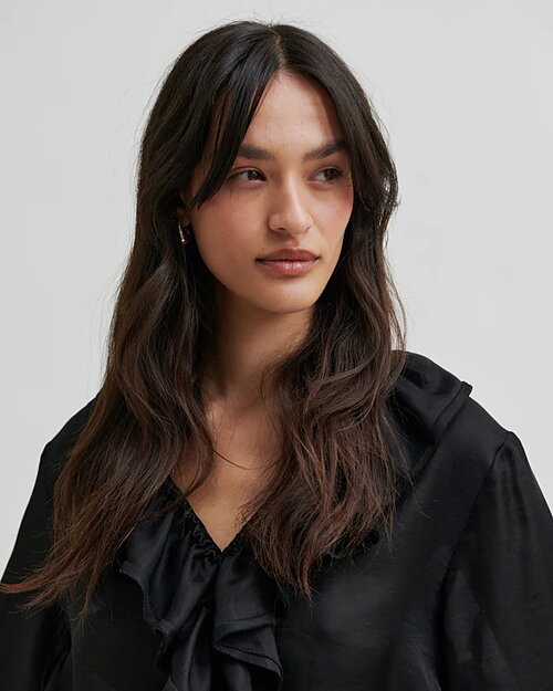 Blus Saggie volang fram svart - 2