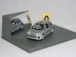 Renault  Clio  V6 24v   1998  1:43  Universal Hobbies