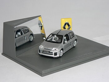 Renault  Clio  V6 24v   1998  1:43  Universal Hobbies