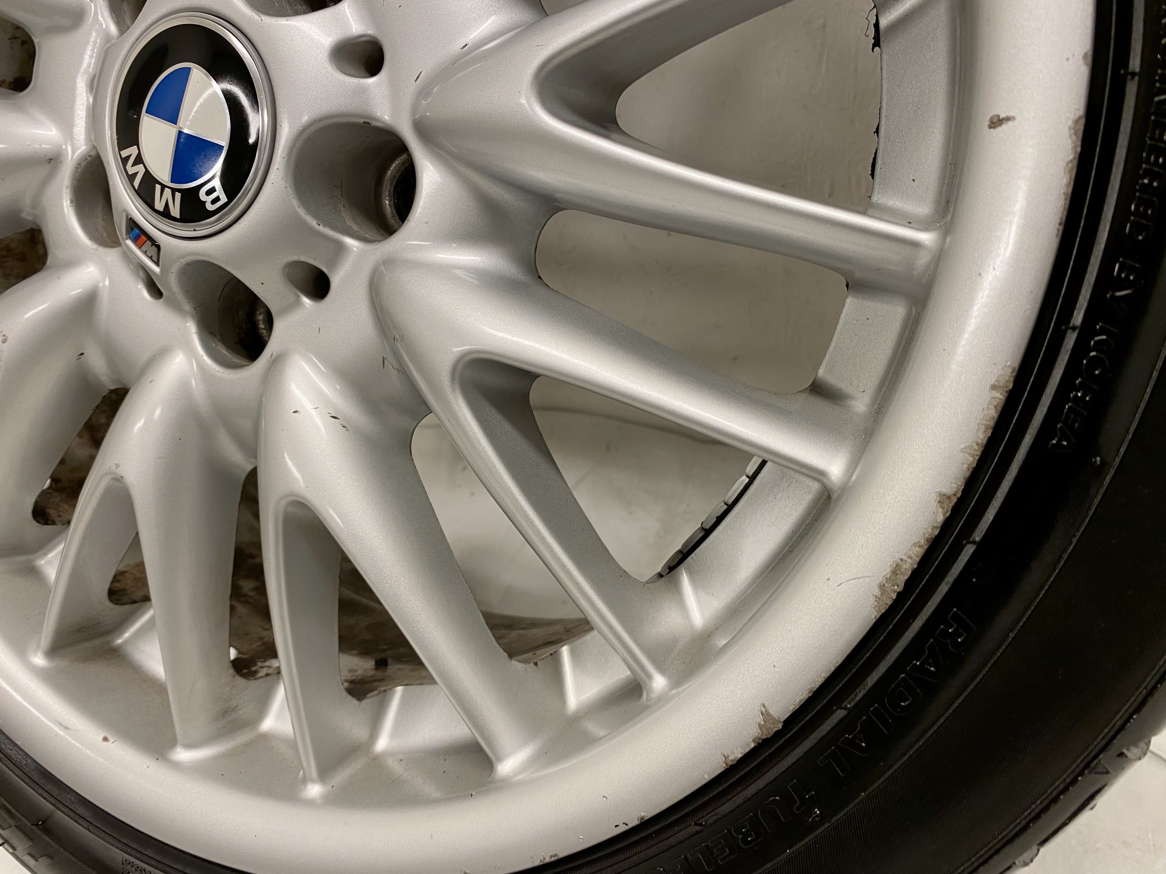 Kompletta Sommarhjul | 18" BMW E46 MV1 Style 72 V Spoke * OBS Läs Beskrivning * Riktning krävs * 2 st 5x120 8x18 ET47 72.6 + 2 st 5x120 8.5x18 ET50 72.6 - 12