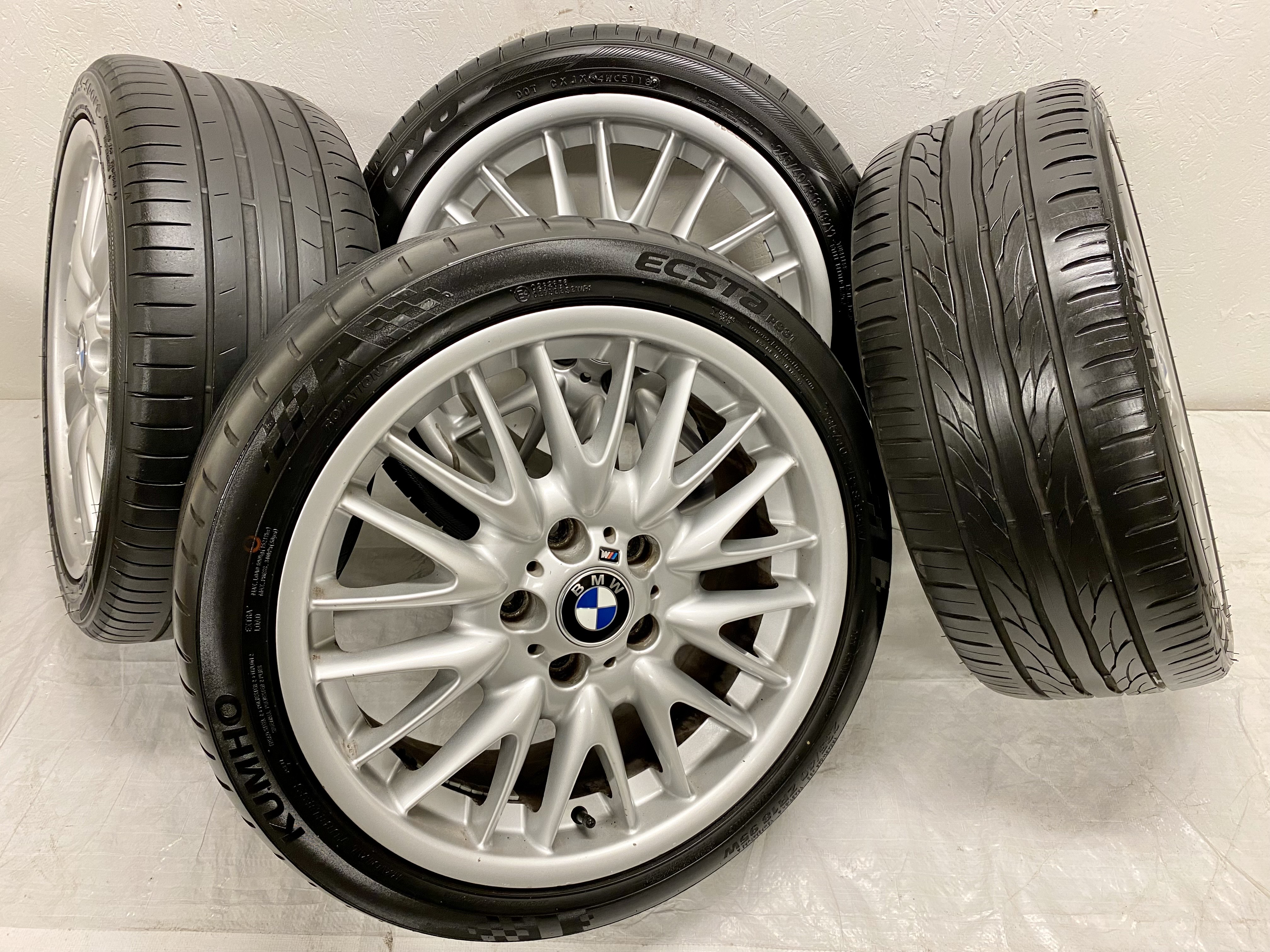 Kompletta Sommarhjul | 18" BMW E46 MV1 Style 72 V Spoke * OBS Läs Beskrivning * Riktning krävs * 2 st 5x120 8x18 ET47 72.6 + 2 st 5x120 8.5x18 ET50 72.6