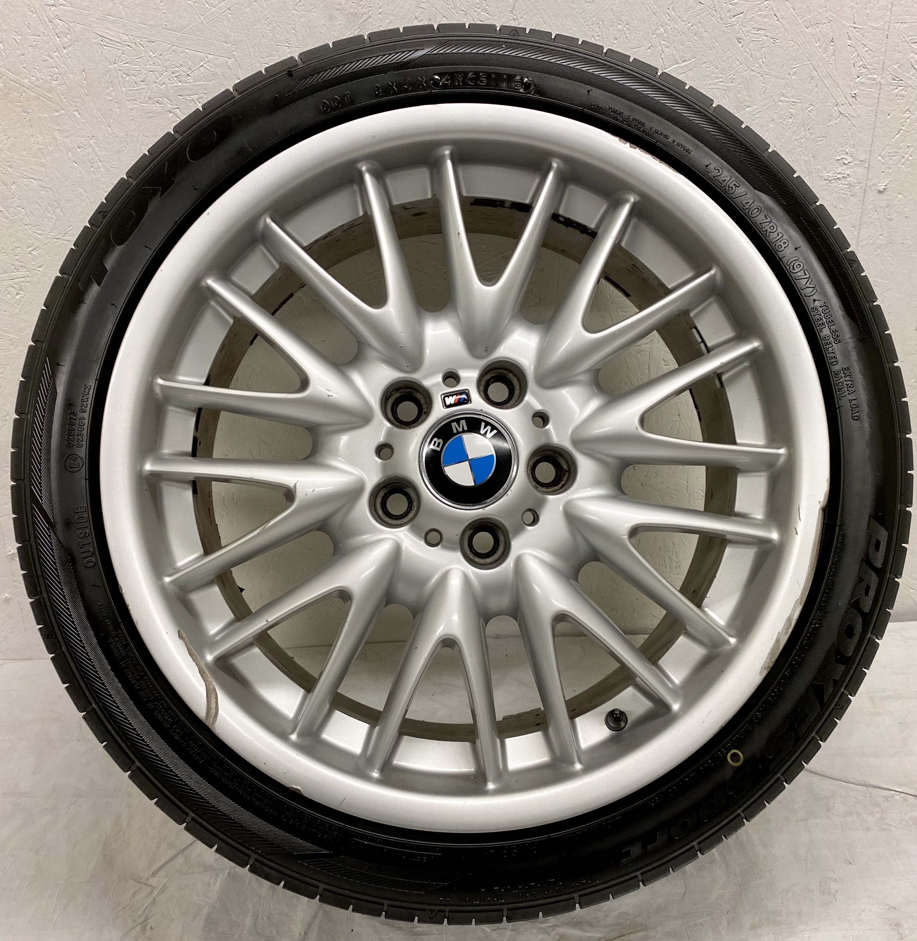 Kompletta Sommarhjul | 18" BMW E46 MV1 Style 72 V Spoke * OBS Läs Beskrivning * Riktning krävs * 2 st 5x120 8x18 ET47 72.6 + 2 st 5x120 8.5x18 ET50 72.6 - 5
