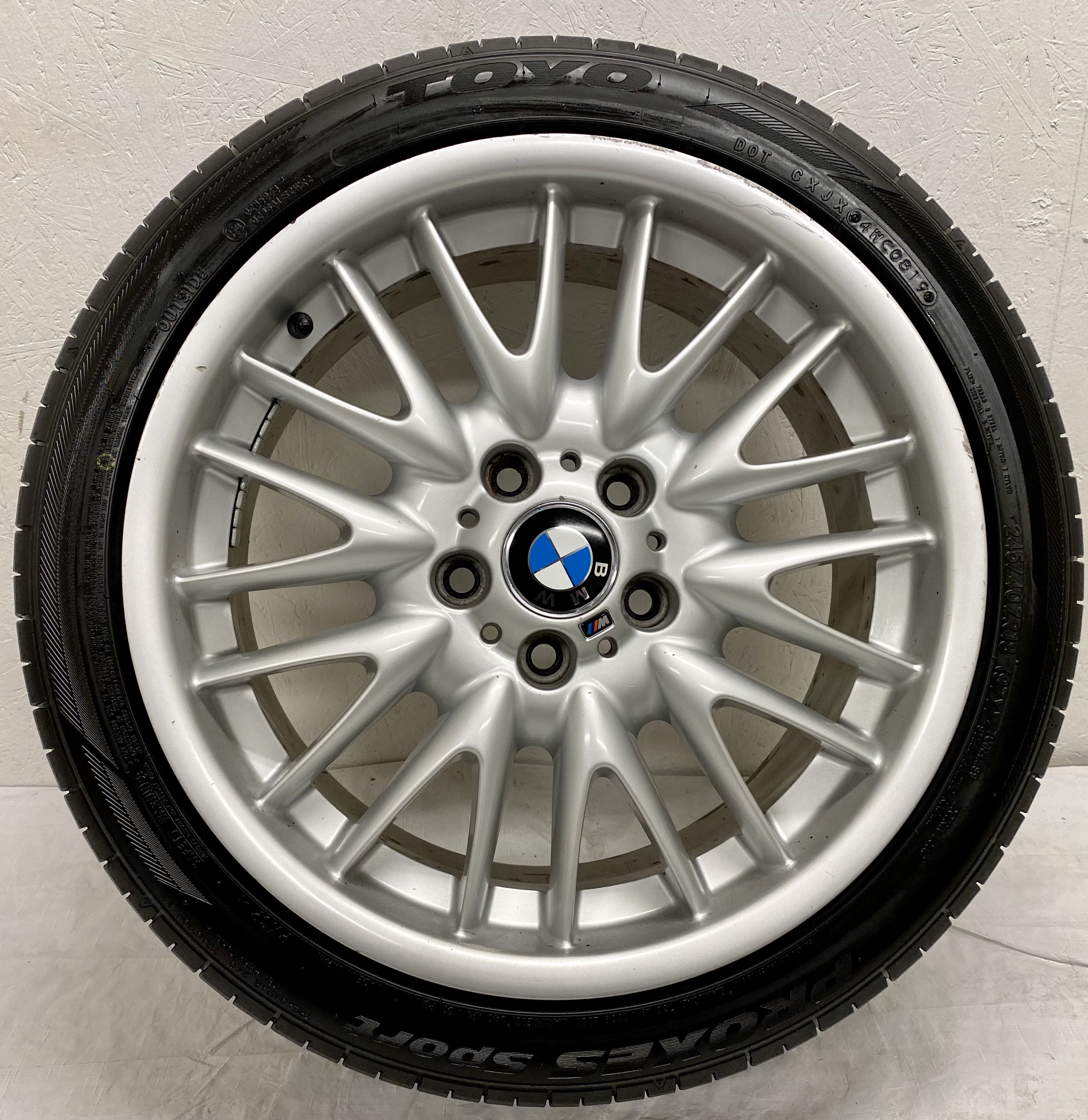 Kompletta Sommarhjul | 18" BMW E46 MV1 Style 72 V Spoke * OBS Läs Beskrivning * Riktning krävs * 2 st 5x120 8x18 ET47 72.6 + 2 st 5x120 8.5x18 ET50 72.6 - 7