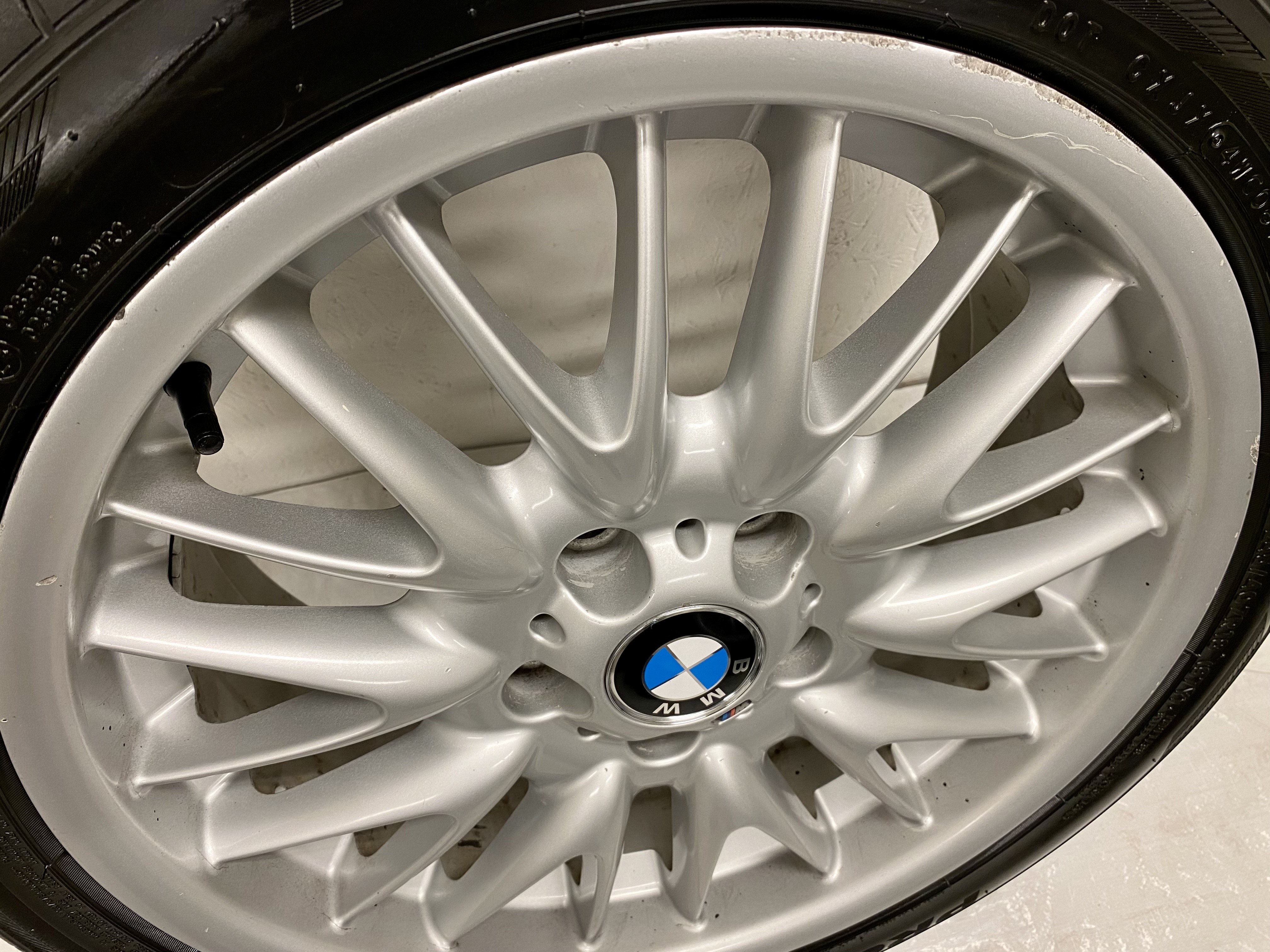 Kompletta Sommarhjul | 18" BMW E46 MV1 Style 72 V Spoke * OBS Läs Beskrivning * Riktning krävs * 2 st 5x120 8x18 ET47 72.6 + 2 st 5x120 8.5x18 ET50 72.6 - 8
