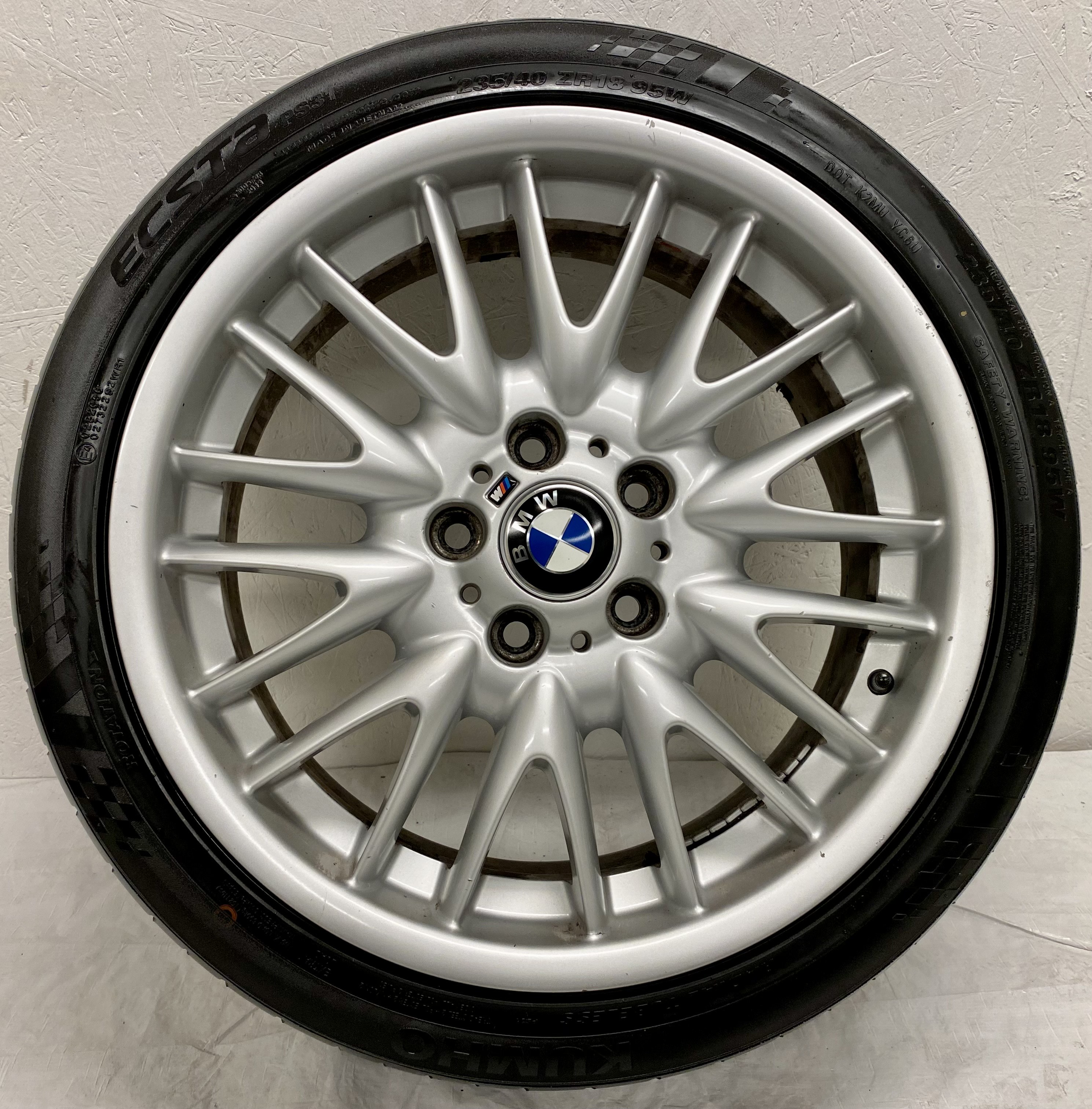 Kompletta Sommarhjul | 18" BMW E46 MV1 Style 72 V Spoke * OBS Läs Beskrivning * Riktning krävs * 2 st 5x120 8x18 ET47 72.6 + 2 st 5x120 8.5x18 ET50 72.6 - 9