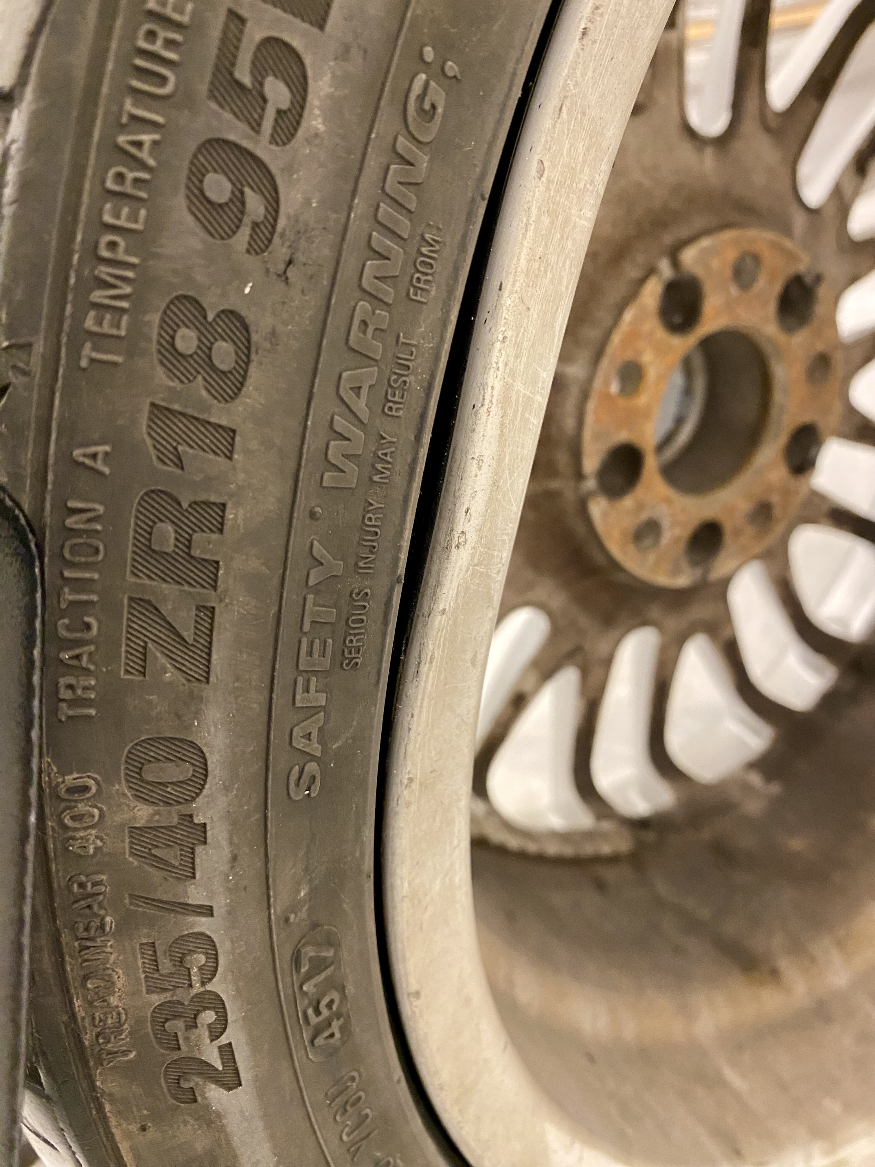 Kompletta Sommarhjul | 18" BMW E46 MV1 Style 72 V Spoke * OBS Läs Beskrivning * Riktning krävs * 2 st 5x120 8x18 ET47 72.6 + 2 st 5x120 8.5x18 ET50 72.6 - 10