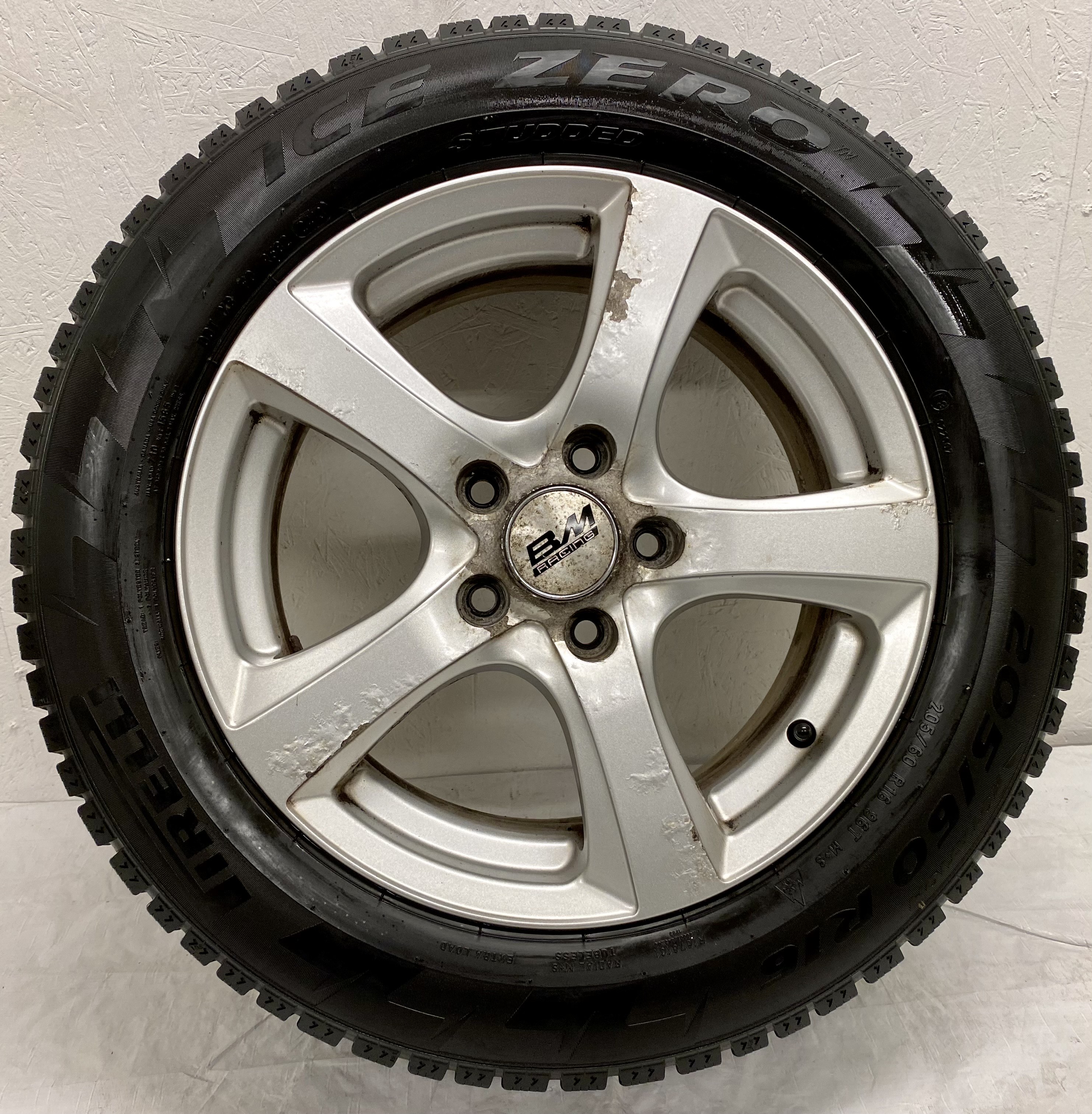Kompletta Vinterhjul DUBB | 16" BM Racing Mazda 3 2013-2019 5x114.3 7x16 ET45 67.1 + 2 st 205/60 R16 96T GreenMax WinterGrip | V12-2024 | 8|8 mm + 2 st 205/60 R16 96T Pirelli Ice Zero | V26-2013 | 4|6mm - 9