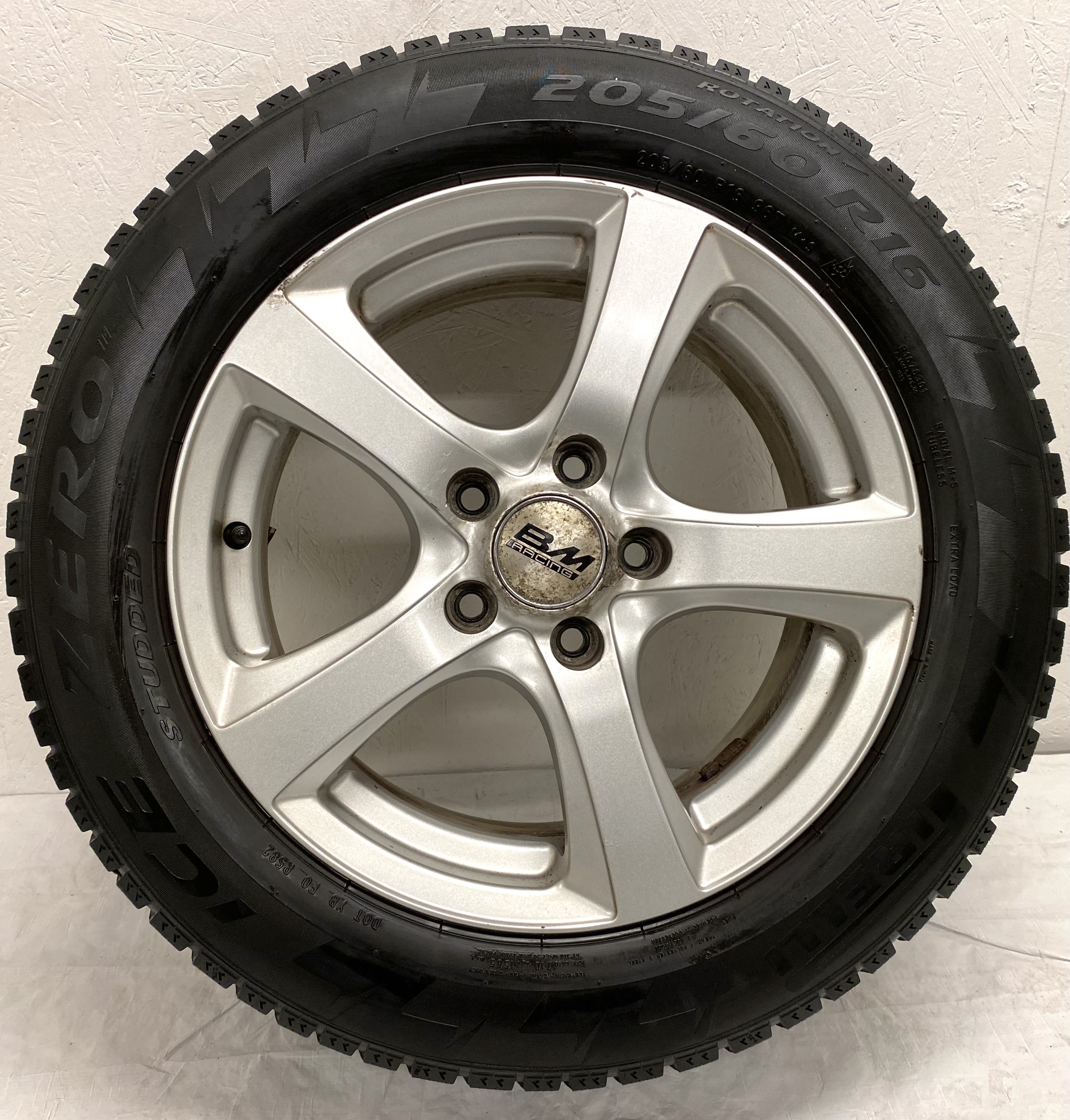 Kompletta Vinterhjul DUBB | 16" BM Racing Mazda 3 2013-2019 5x114.3 7x16 ET45 67.1 + 2 st 205/60 R16 96T GreenMax WinterGrip | V12-2024 | 8|8 mm + 2 st 205/60 R16 96T Pirelli Ice Zero | V26-2013 | 4|6mm - 12