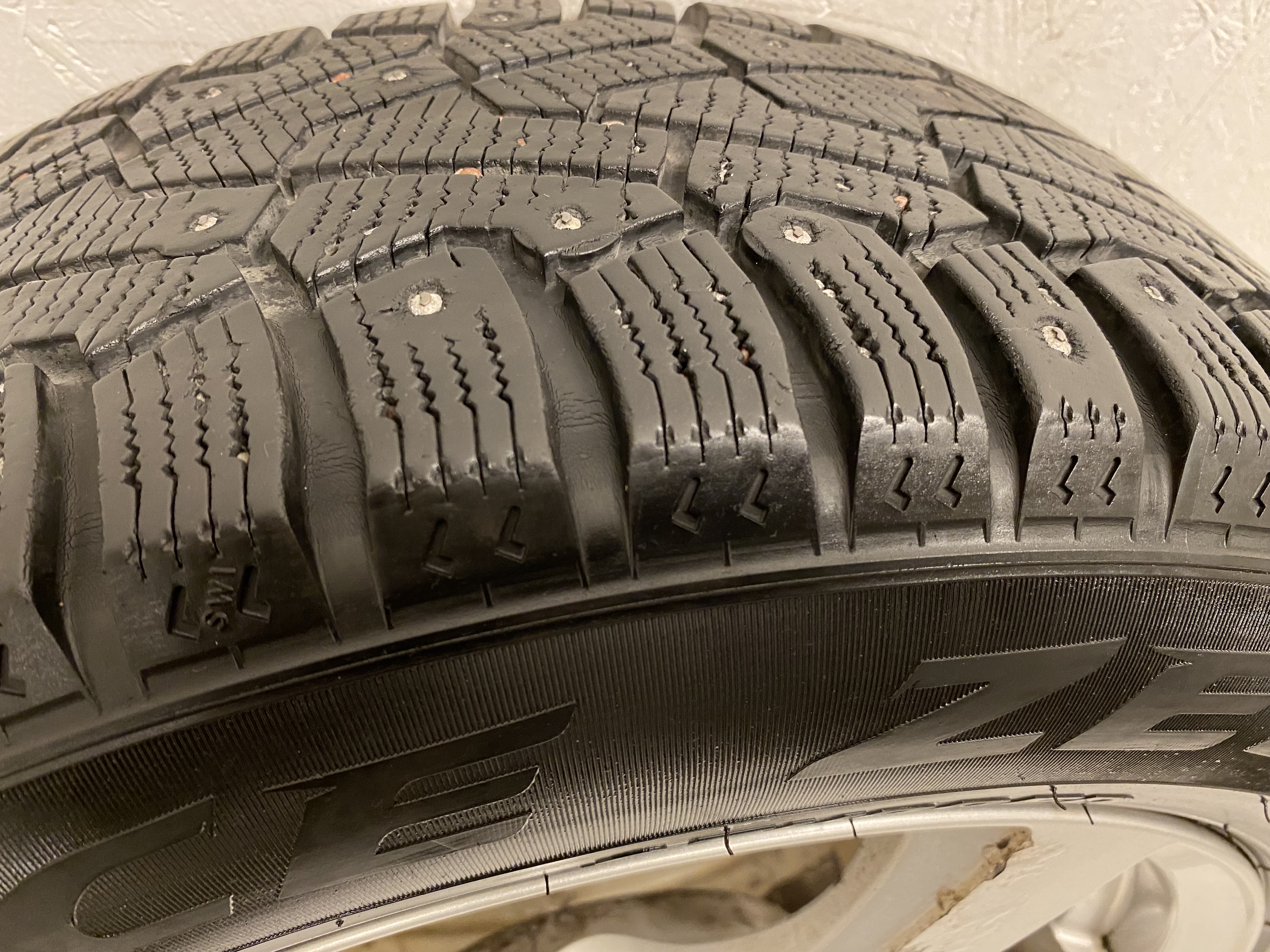 Kompletta Vinterhjul DUBB | 16" BM Racing Mazda 3 2013-2019 5x114.3 7x16 ET45 67.1 + 2 st 205/60 R16 96T GreenMax WinterGrip | V12-2024 | 8|8 mm + 2 st 205/60 R16 96T Pirelli Ice Zero | V26-2013 | 4|6mm - 11