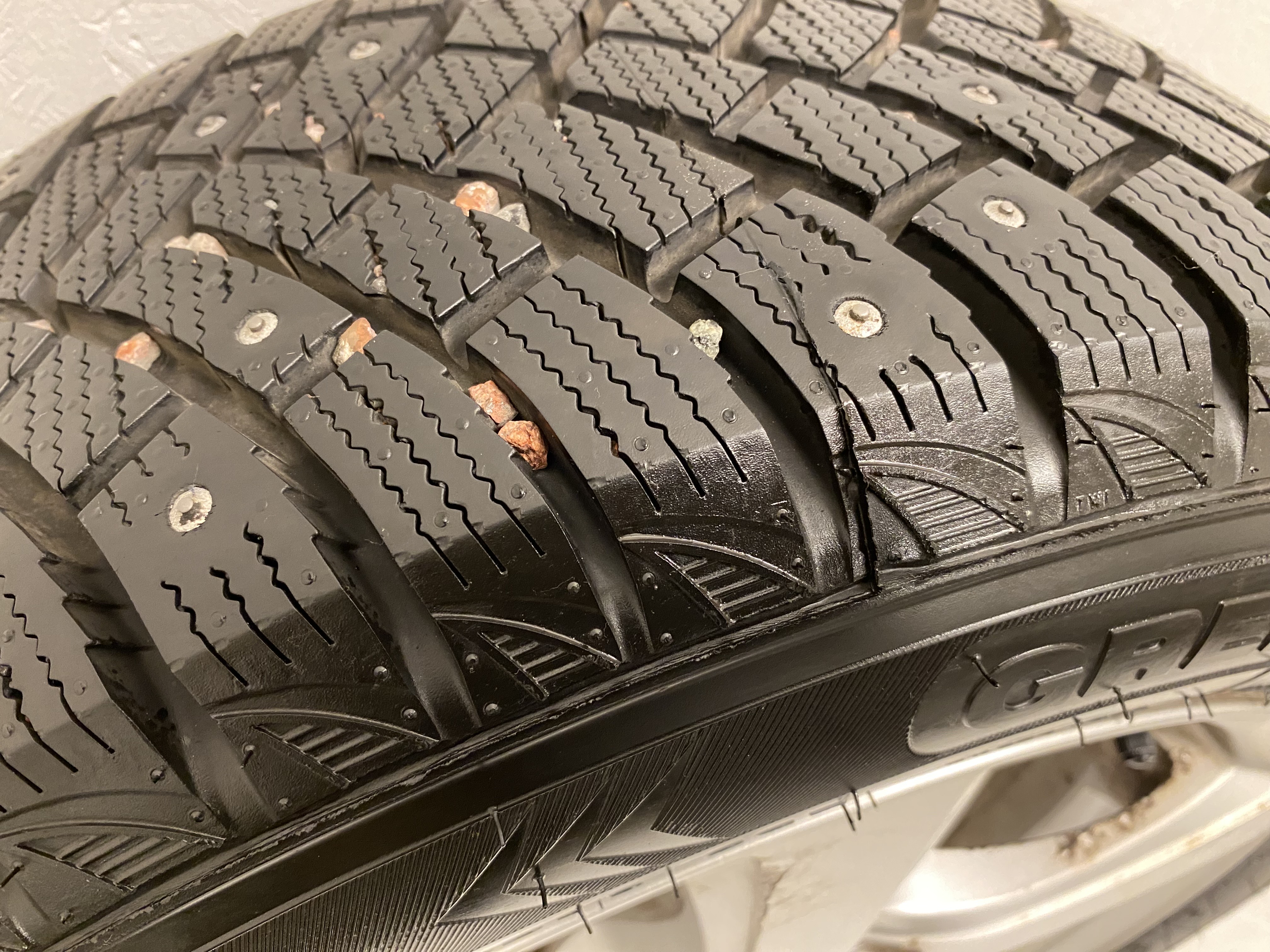 Kompletta Vinterhjul DUBB | 16" BM Racing Mazda 3 2013-2019 5x114.3 7x16 ET45 67.1 + 2 st 205/60 R16 96T GreenMax WinterGrip | V12-2024 | 8|8 mm + 2 st 205/60 R16 96T Pirelli Ice Zero | V26-2013 | 4|6mm - 8
