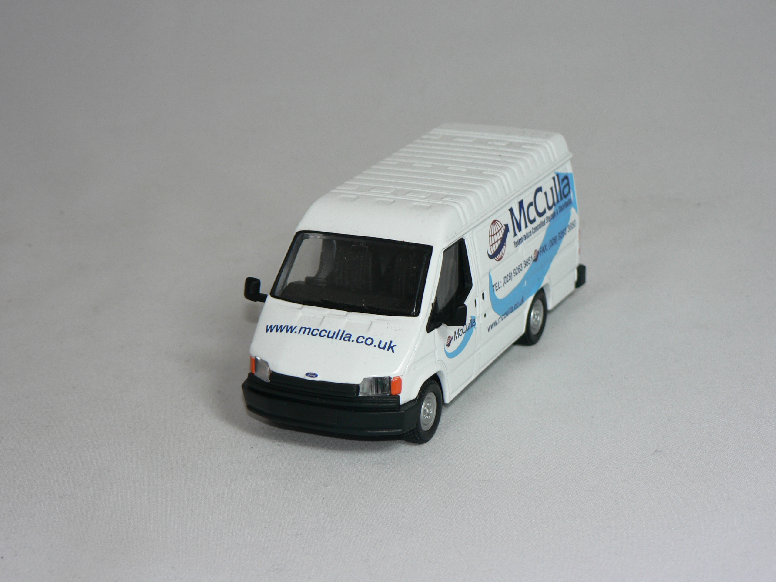 Ford Transit  1:43  Corgi  ( McCulla )