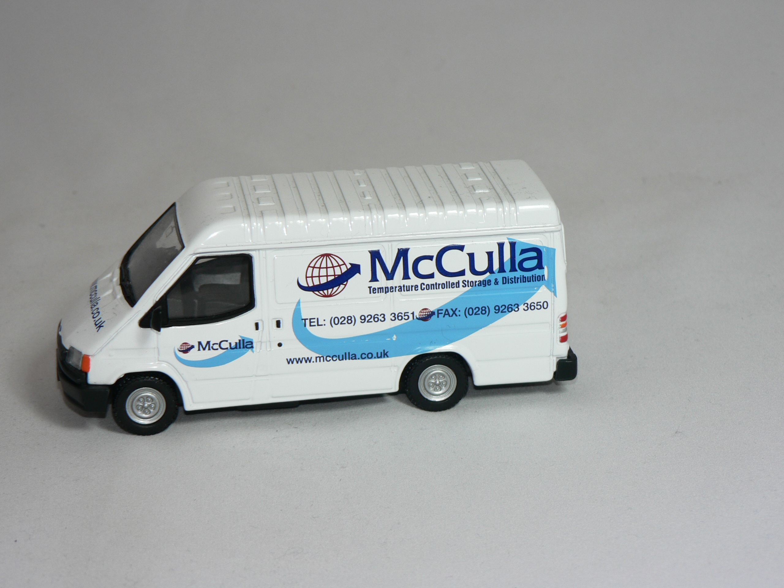 Ford Transit  1:43  Corgi  ( McCulla ) - 3