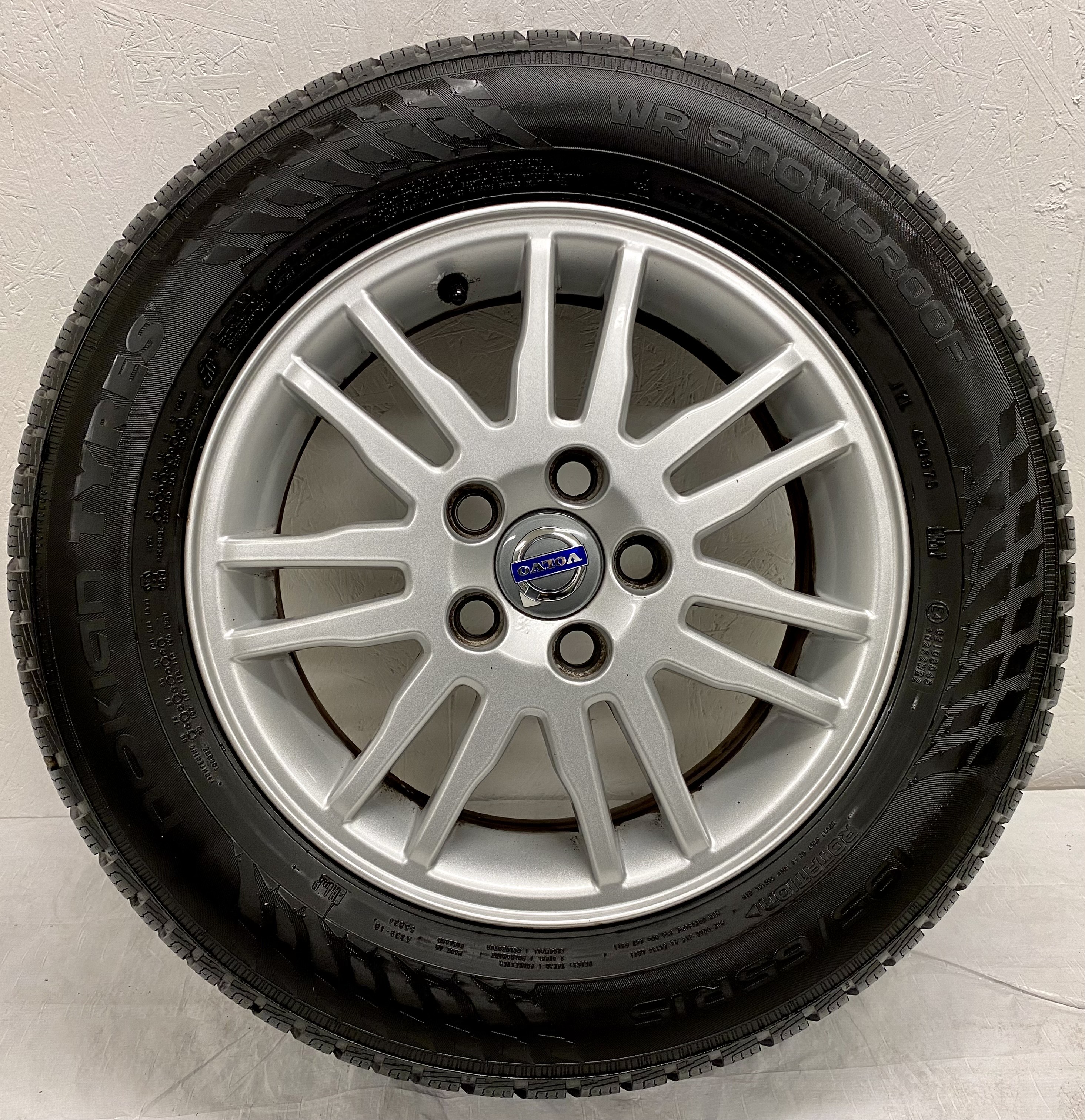 Kompletta Vinterhjul Friktion 4st | 15" Volvo V50 S40 ACRUX 8665463 5x108 6x15 ET46 63.4 + 2 st 195/65 R15 91T Nokian Snowproof | V45-2021 | 7.5|7.5 mm + 2 st 195/65 R15 95T Gislaved SoftFrost 3 | V35-2015 | 5|5 mm  - 6