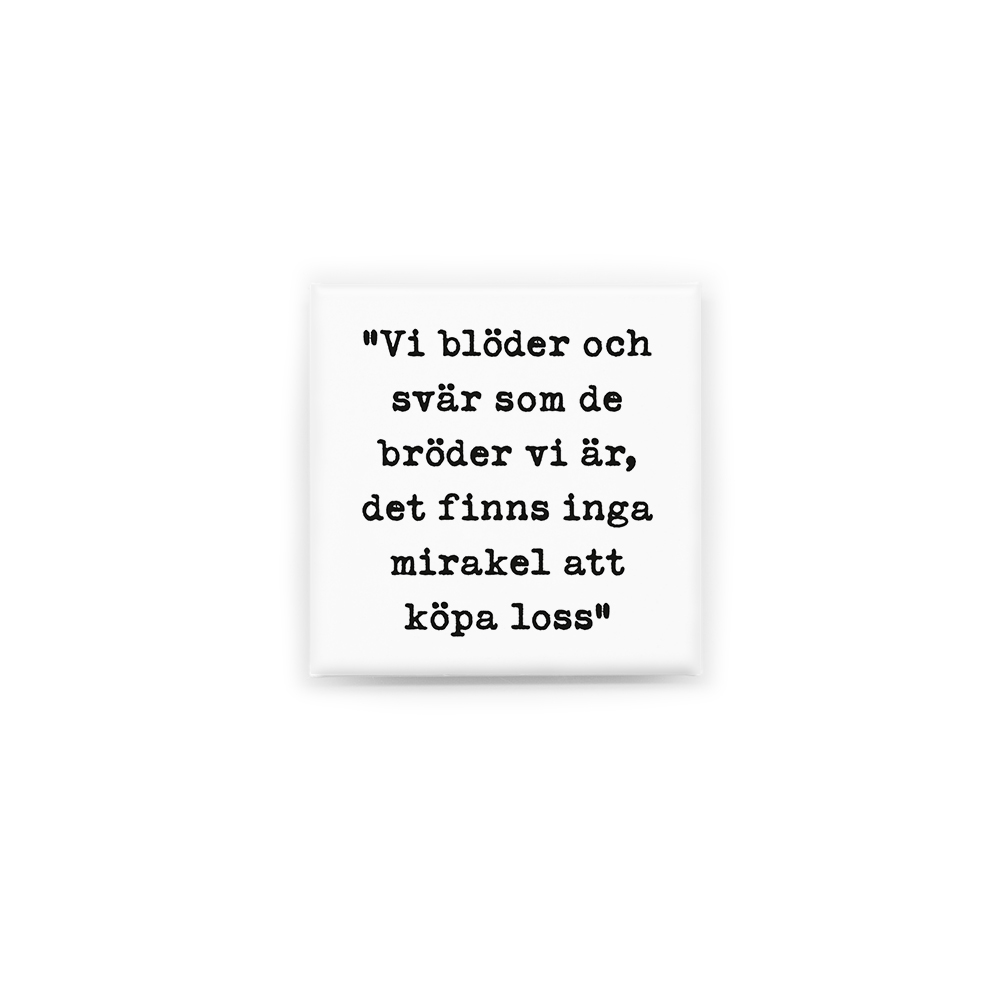 Stilren kylskåpsmagnet i storlek 5x5 cm med citatet "Vi blöder och svär som de bröder vi är, det finns inga mirakel att köpa loss" ur låten "Bröder".