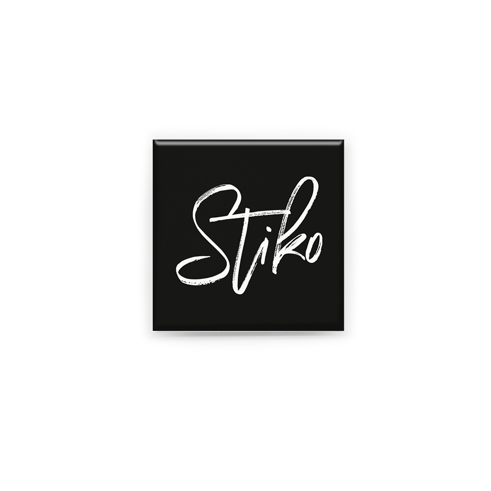 Stilren kylskåpsmagnet i storlek 5x5 cm med Stikos logotyp.