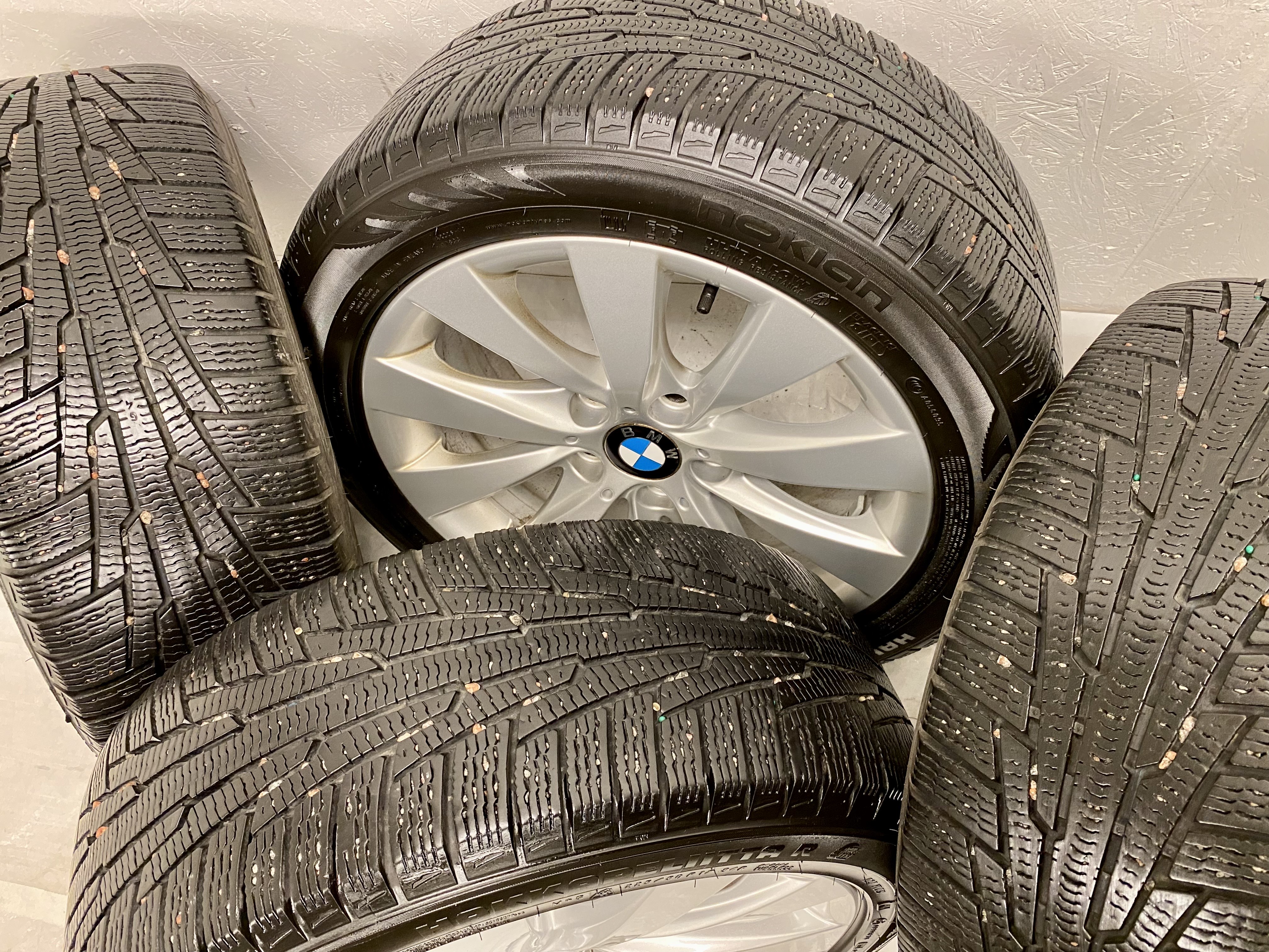 Kompletta Vinterhjul Friktion 4st | 17" BMW F30 F31 F32 F33 F36 6796240 5x120 7.5x17 ET37 72.6 | 225/50 R17 94R RUNFLAT Nokian Hakkapeliitta R | V19-2012 | 6.5|6.5|5.5|5.5 mm  - 3
