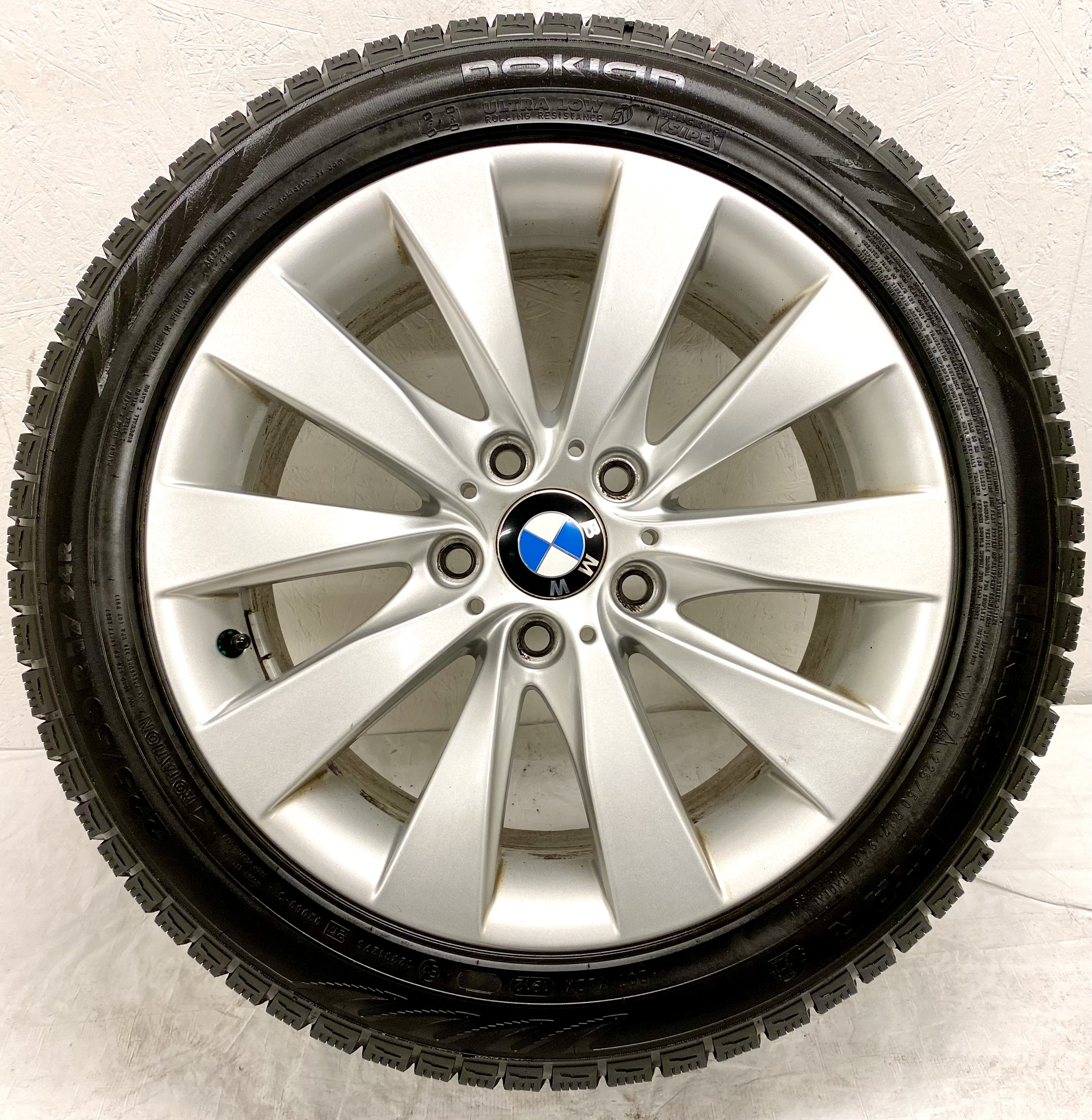 Kompletta Vinterhjul Friktion 4st | 17" BMW F30 F31 F32 F33 F36 6796240 5x120 7.5x17 ET37 72.6 | 225/50 R17 94R RUNFLAT Nokian Hakkapeliitta R | V19-2012 | 6.5|6.5|5.5|5.5 mm  - 5