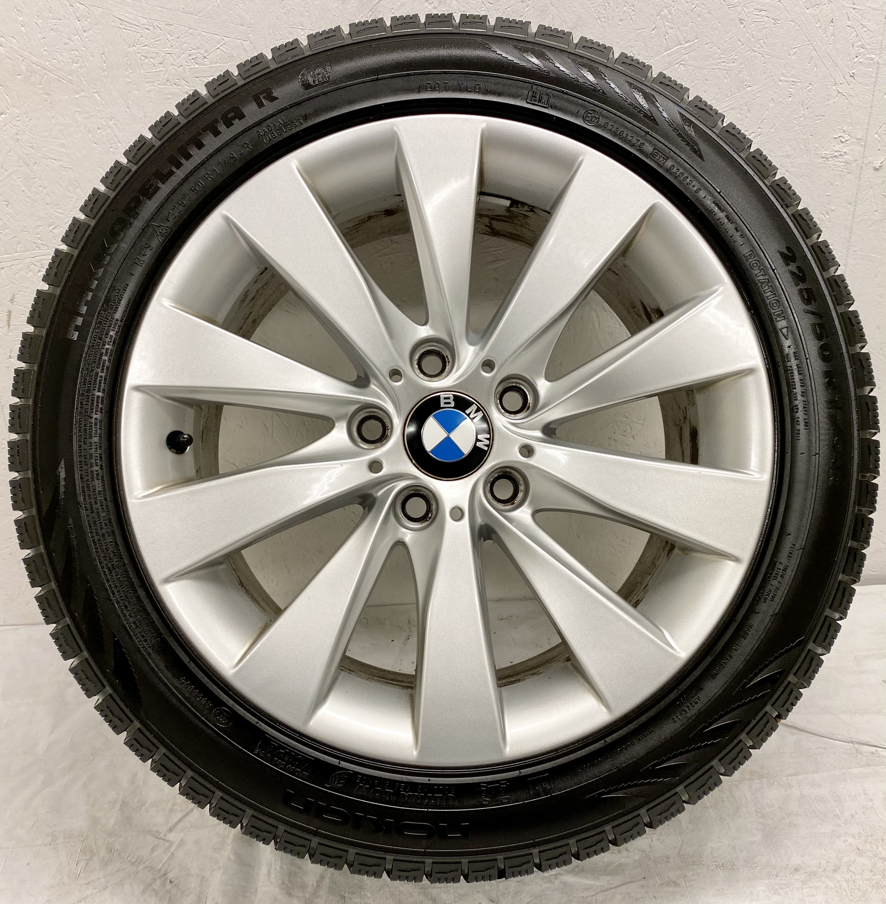Kompletta Vinterhjul Friktion 4st | 17" BMW F30 F31 F32 F33 F36 6796240 5x120 7.5x17 ET37 72.6 | 225/50 R17 94R RUNFLAT Nokian Hakkapeliitta R | V19-2012 | 6.5|6.5|5.5|5.5 mm  - 6