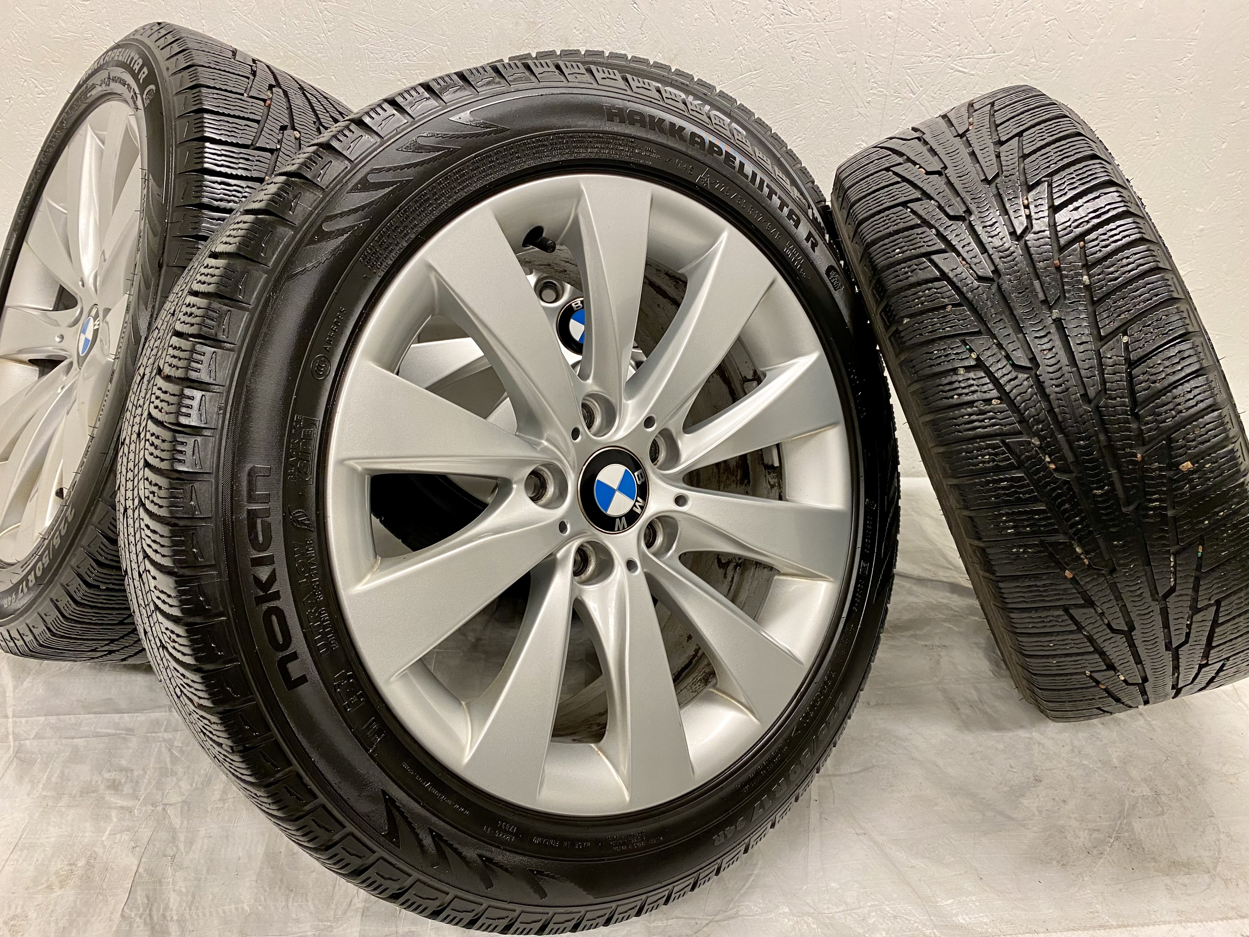 Kompletta Vinterhjul Friktion 4st | 17" BMW F30 F31 F32 F33 F36 6796240 5x120 7.5x17 ET37 72.6 | 225/50 R17 94R RUNFLAT Nokian Hakkapeliitta R | V19-2012 | 6.5|6.5|5.5|5.5 mm  - 2
