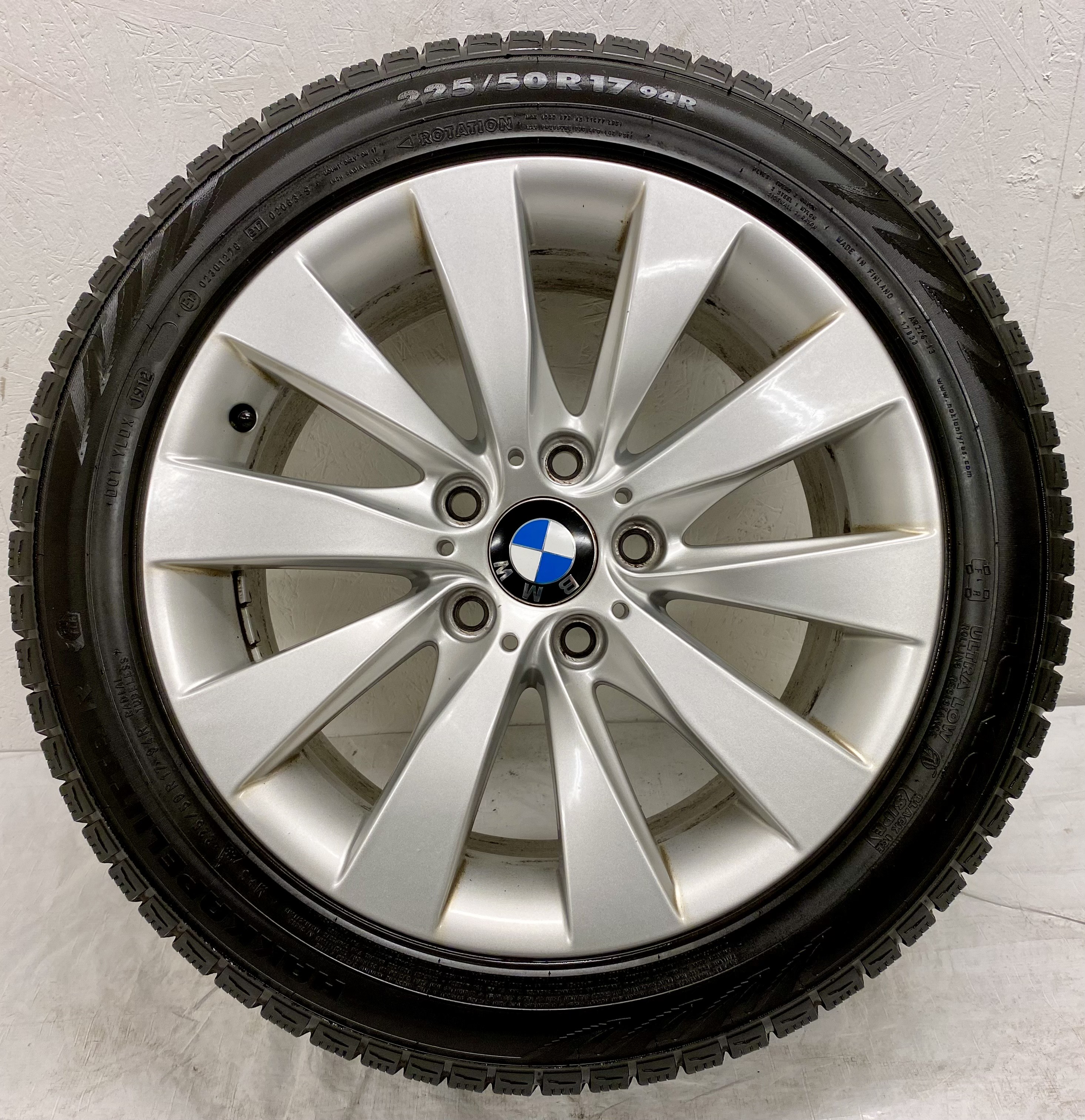 Kompletta Vinterhjul Friktion 4st | 17" BMW F30 F31 F32 F33 F36 6796240 5x120 7.5x17 ET37 72.6 | 225/50 R17 94R RUNFLAT Nokian Hakkapeliitta R | V19-2012 | 6.5|6.5|5.5|5.5 mm  - 7