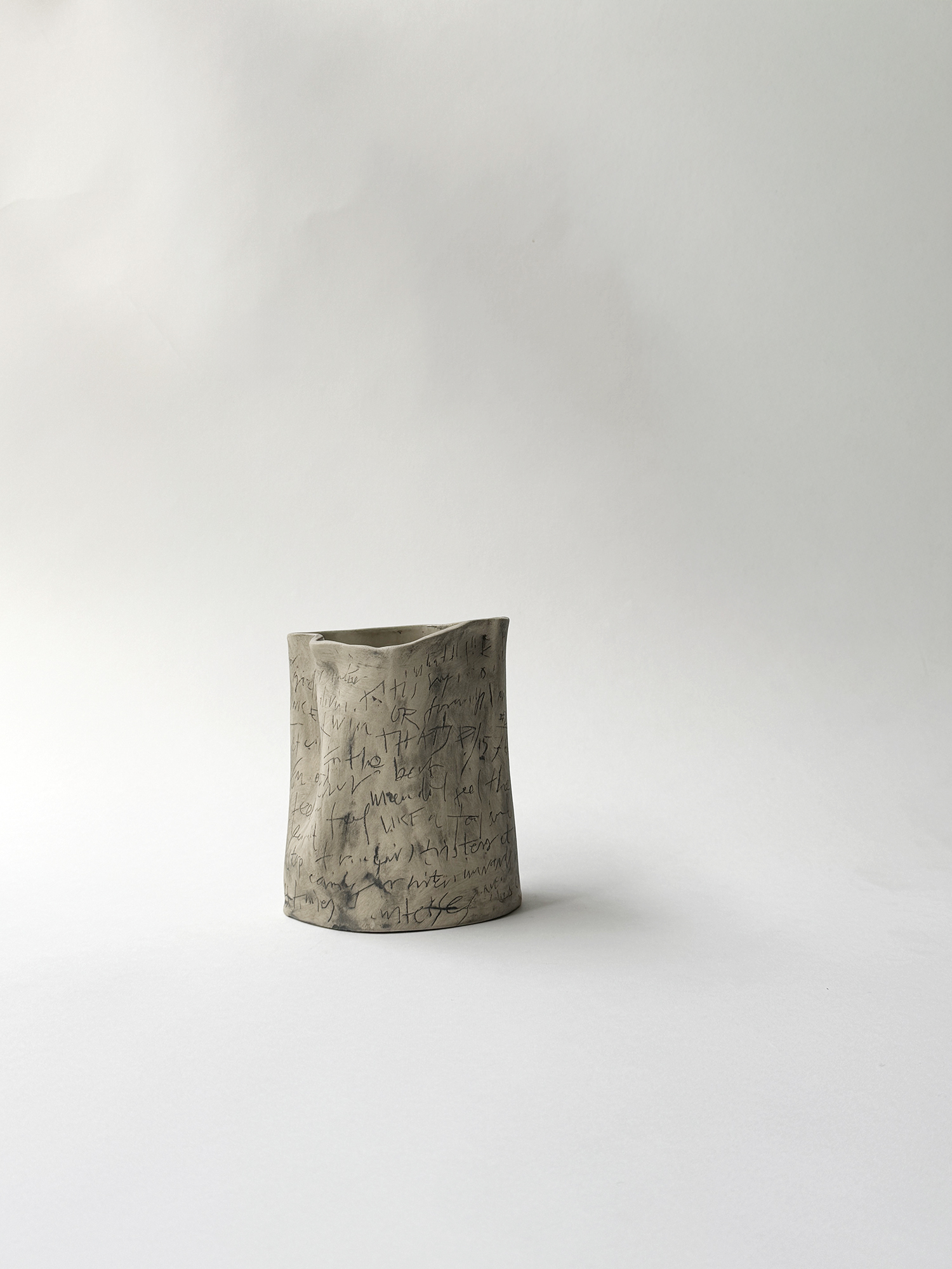 SCRIPTUM OBSCURA Vase 1