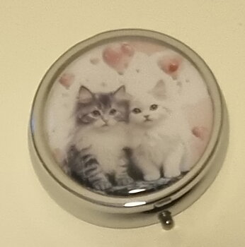 Pillerburk "Katter med rosa hjärtan"