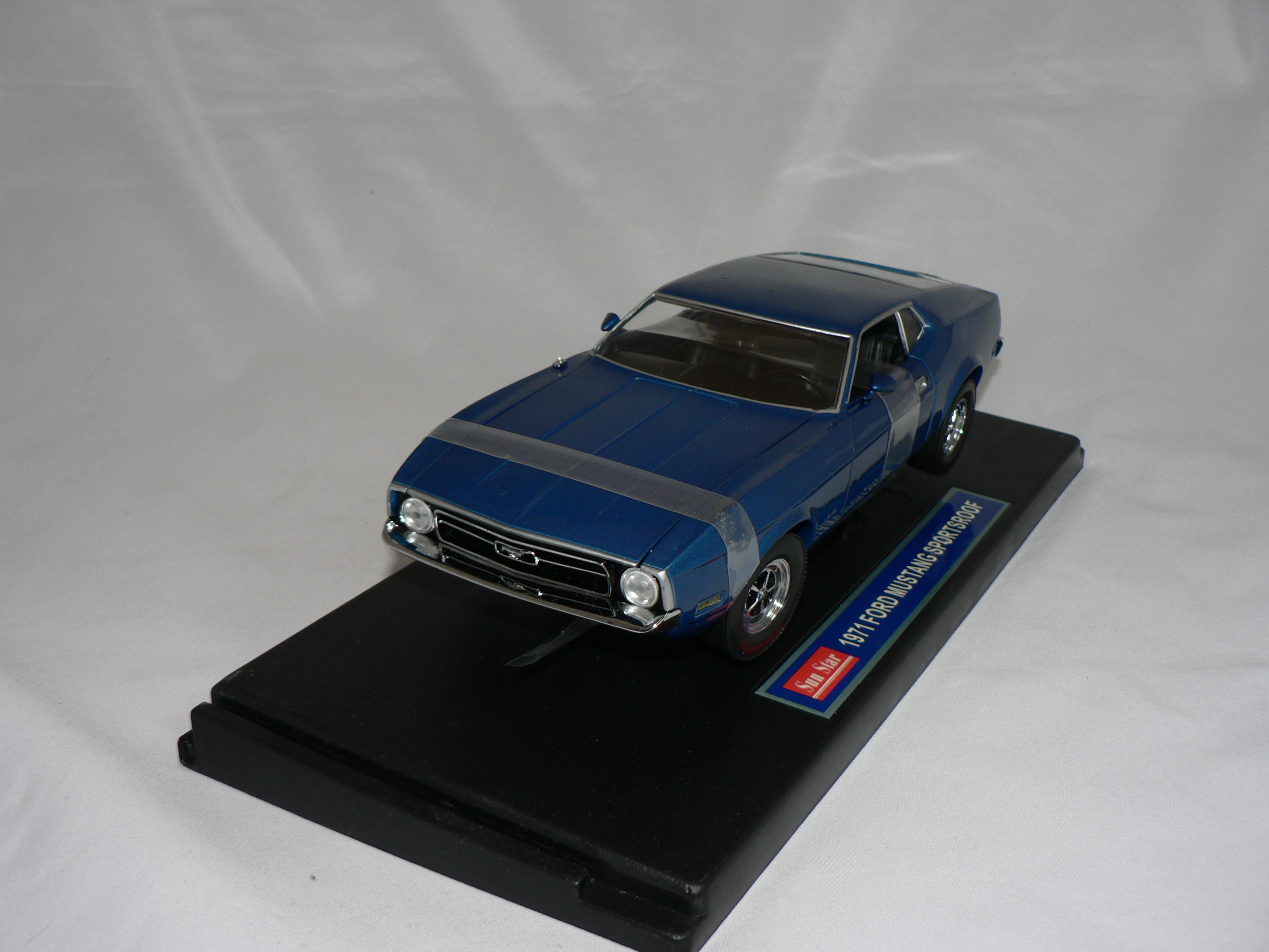  Ford Mustang  Sportroof  1971   1:18   Sun Star