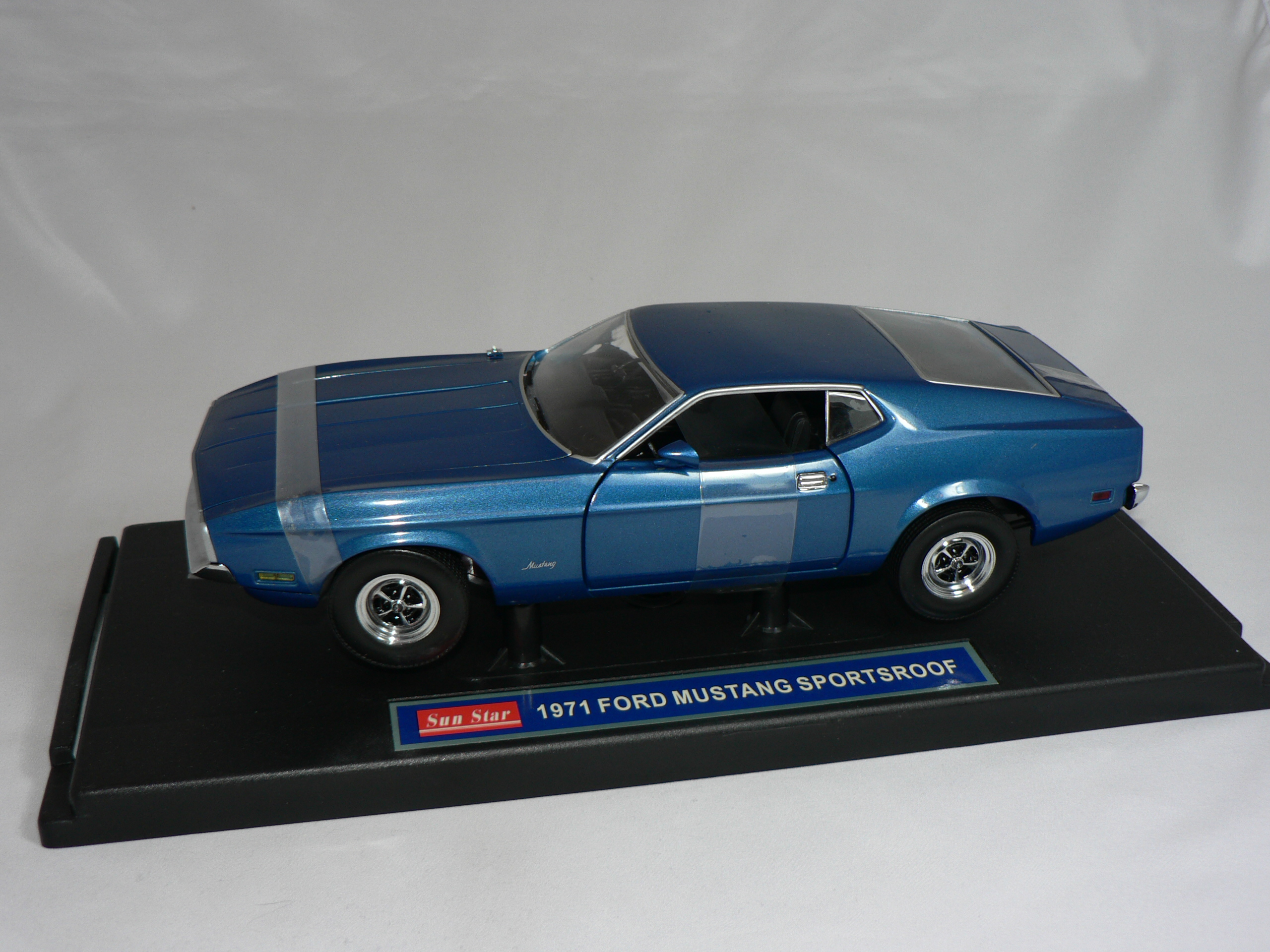  Ford Mustang  Sportroof  1971   1:18   Sun Star - 3