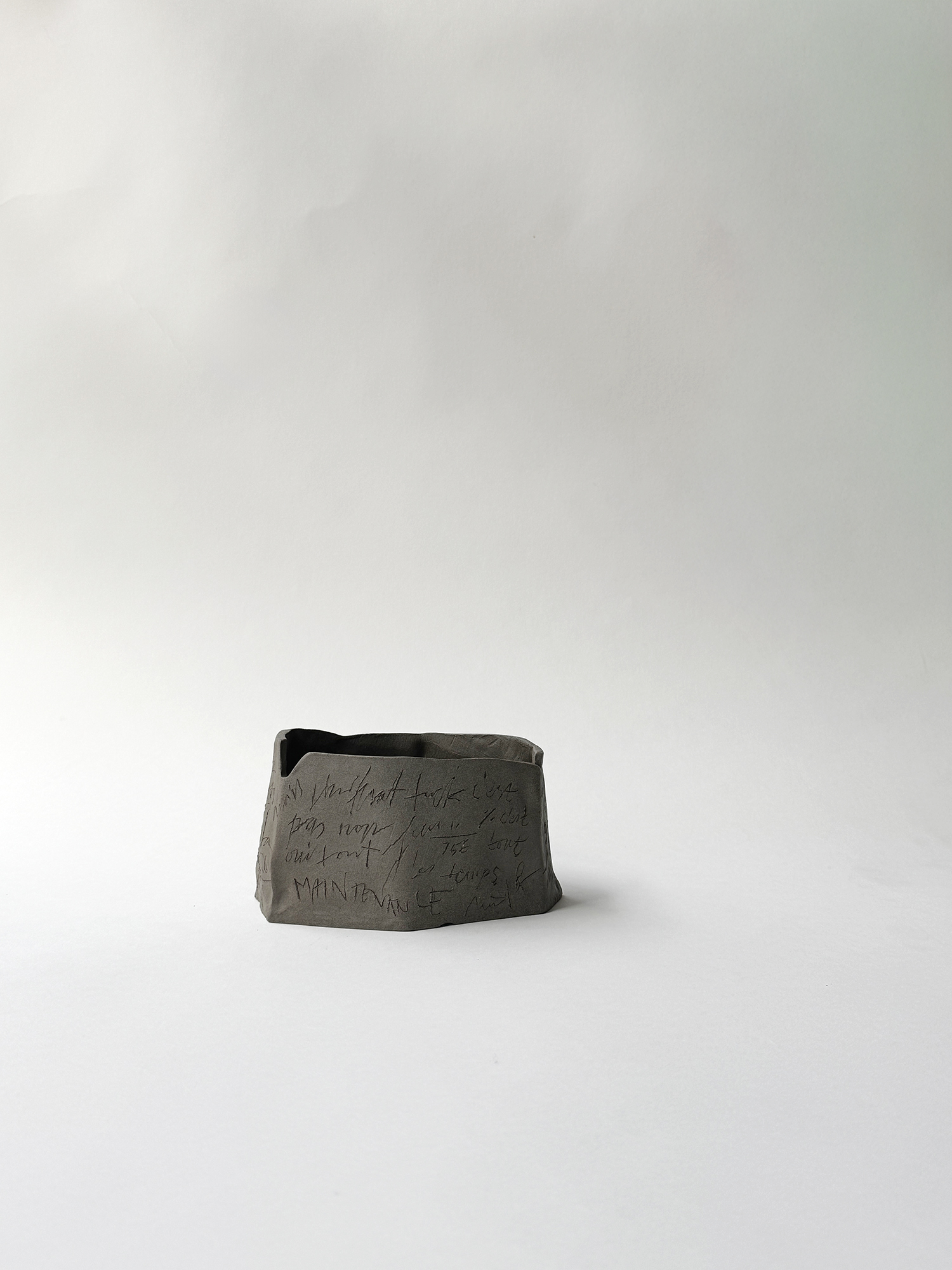 SCRIPTUM OBSCURA Low and Wide