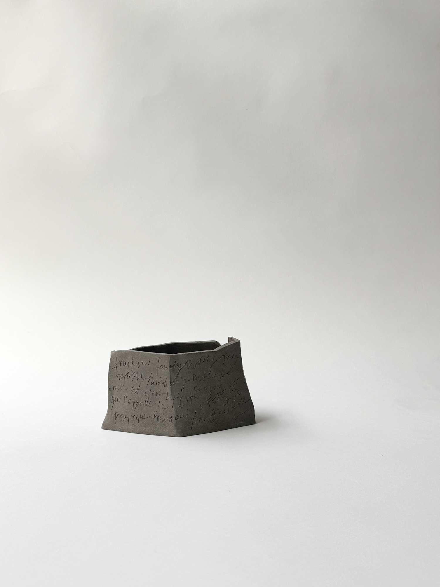SCRIPTUM OBSCURA Low and Wide